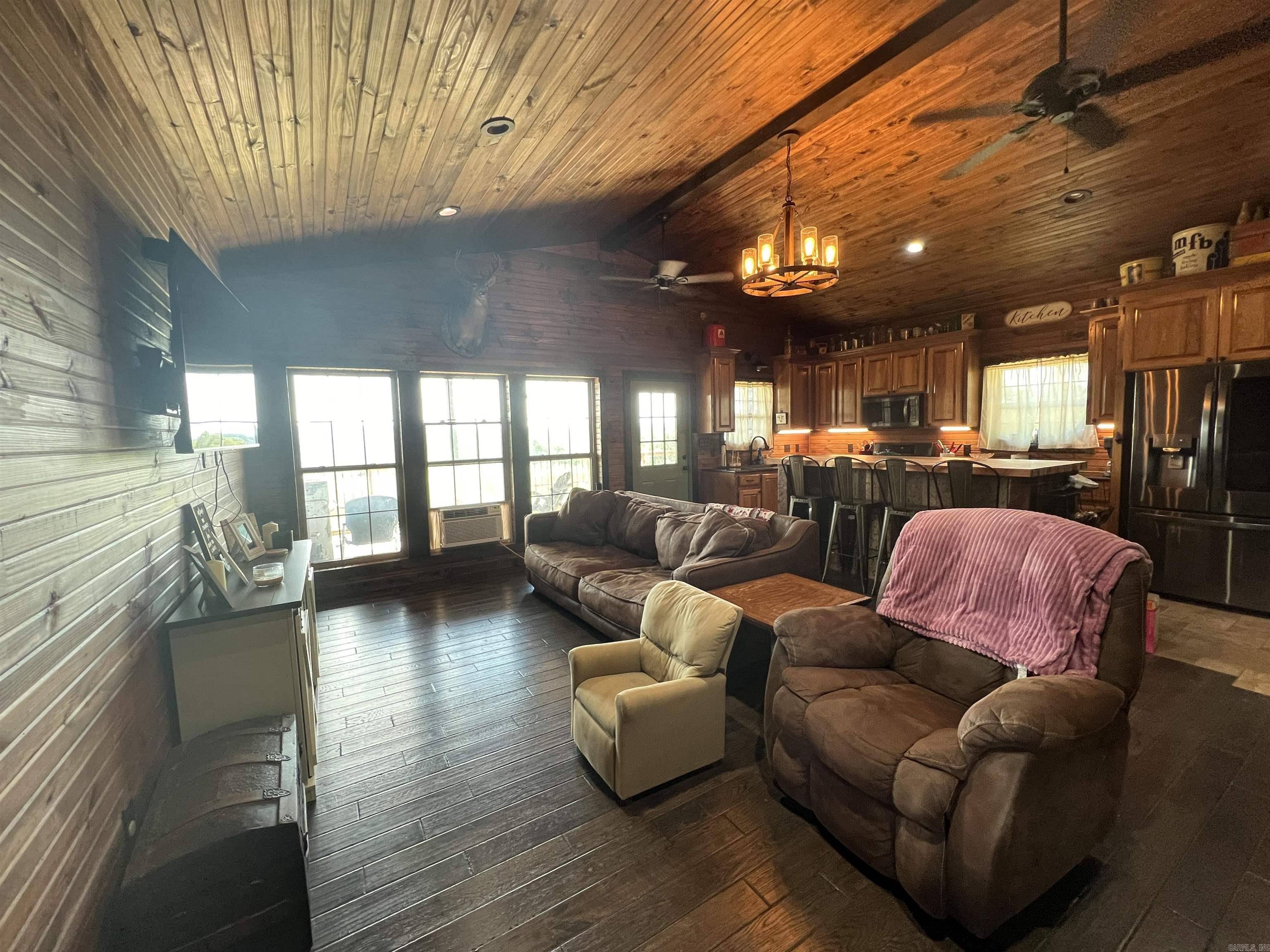Marshall, AR 72650,1811 Grassy Road