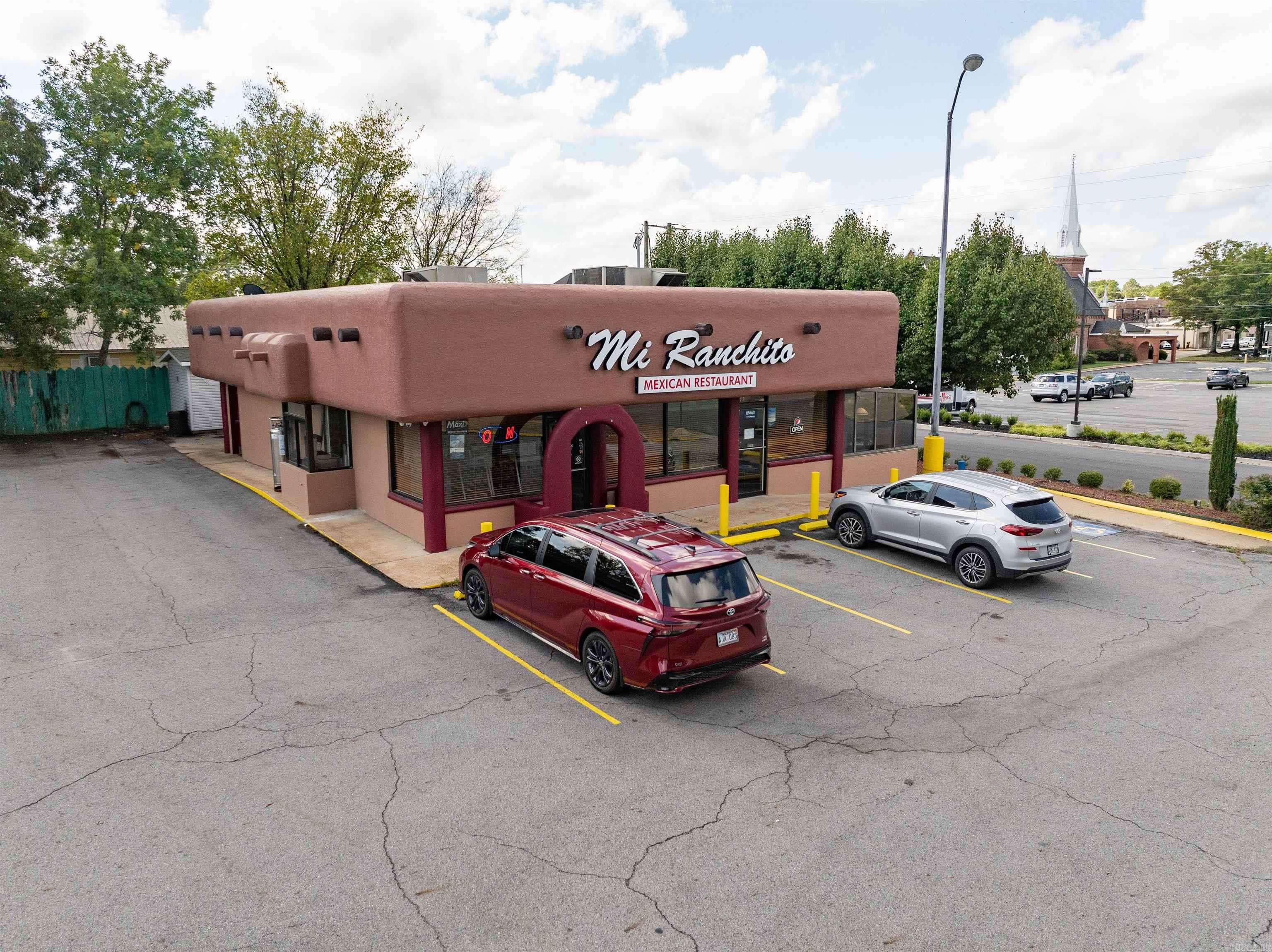 Searcy, AR 72143,301 E Race