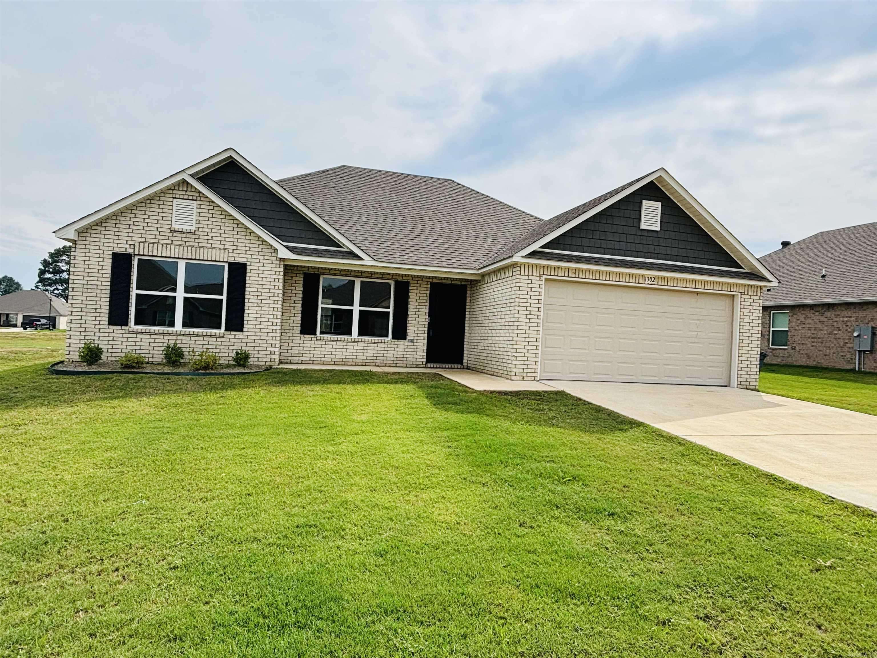 Searcy, AR 72143,1302 Springvine Drive