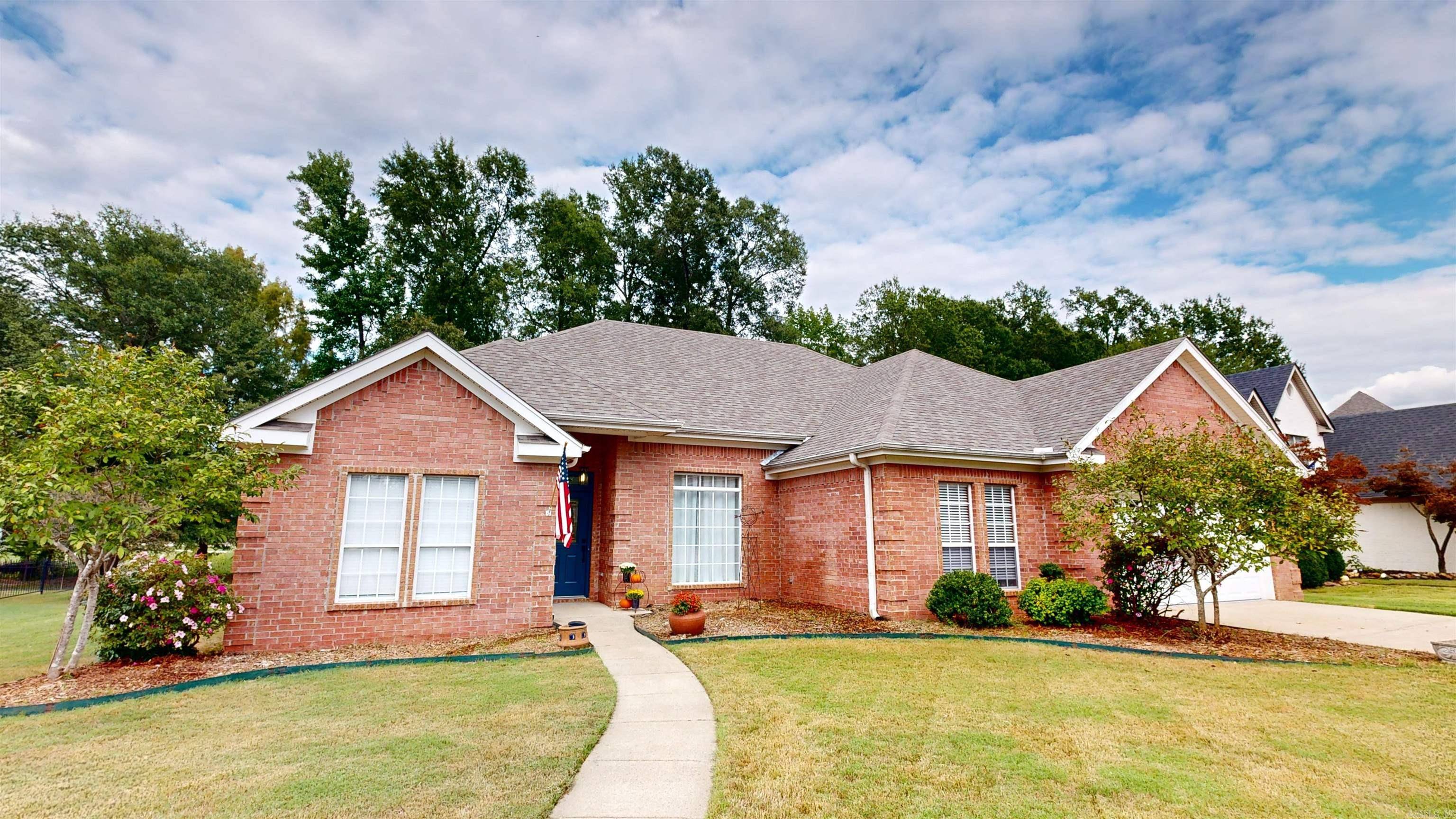 Maumelle, AR 72113,164 Calais Drive