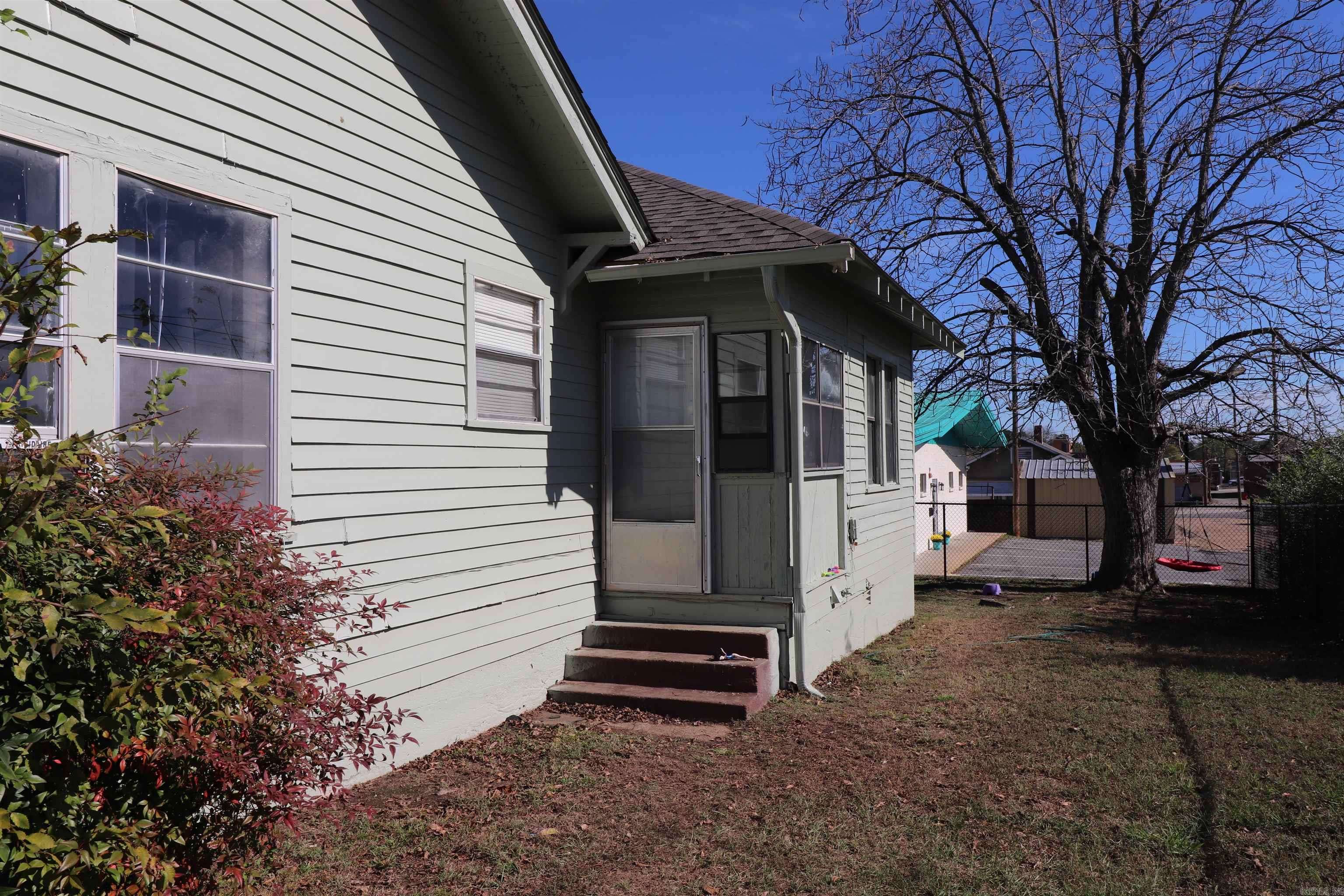 Morrilton, AR 72110,200 N Morrill Street