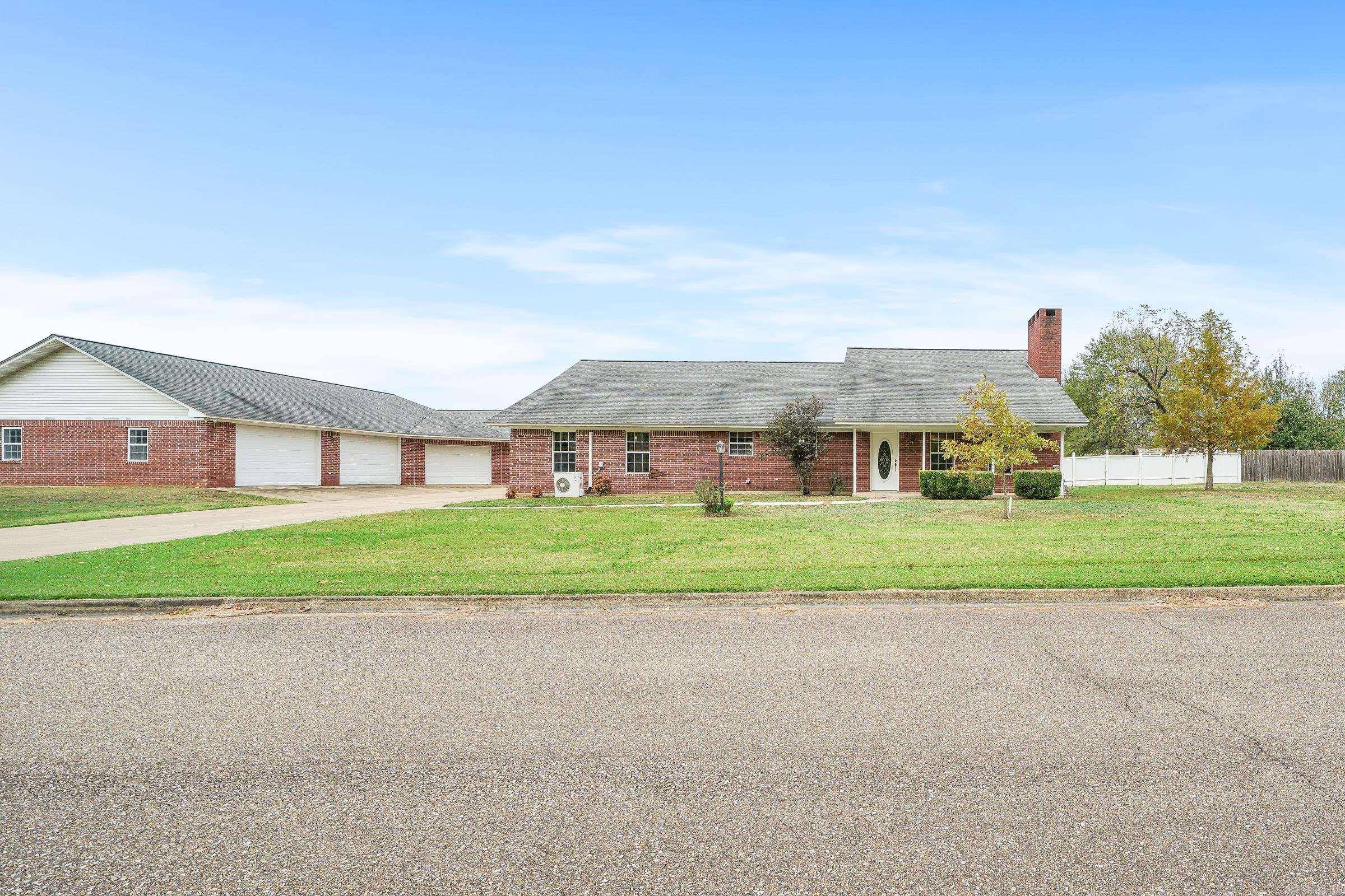 De Queen, AR 71832,100 Long Meadow Drive