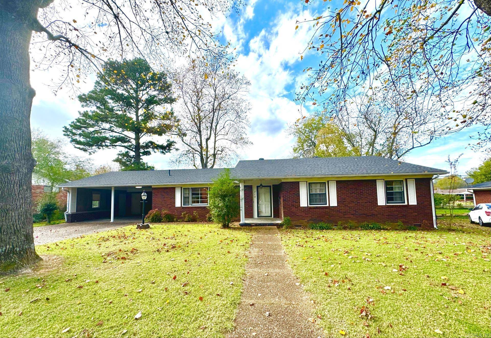 Searcy, AR 72143,713 N Spring Street