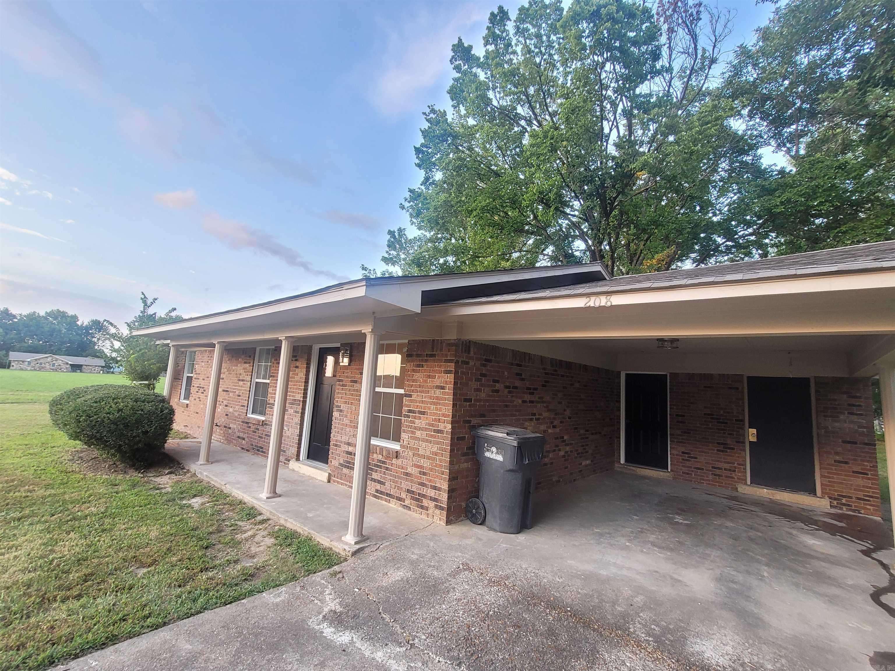 West Helena, AR 72390-1704,208 Crisp