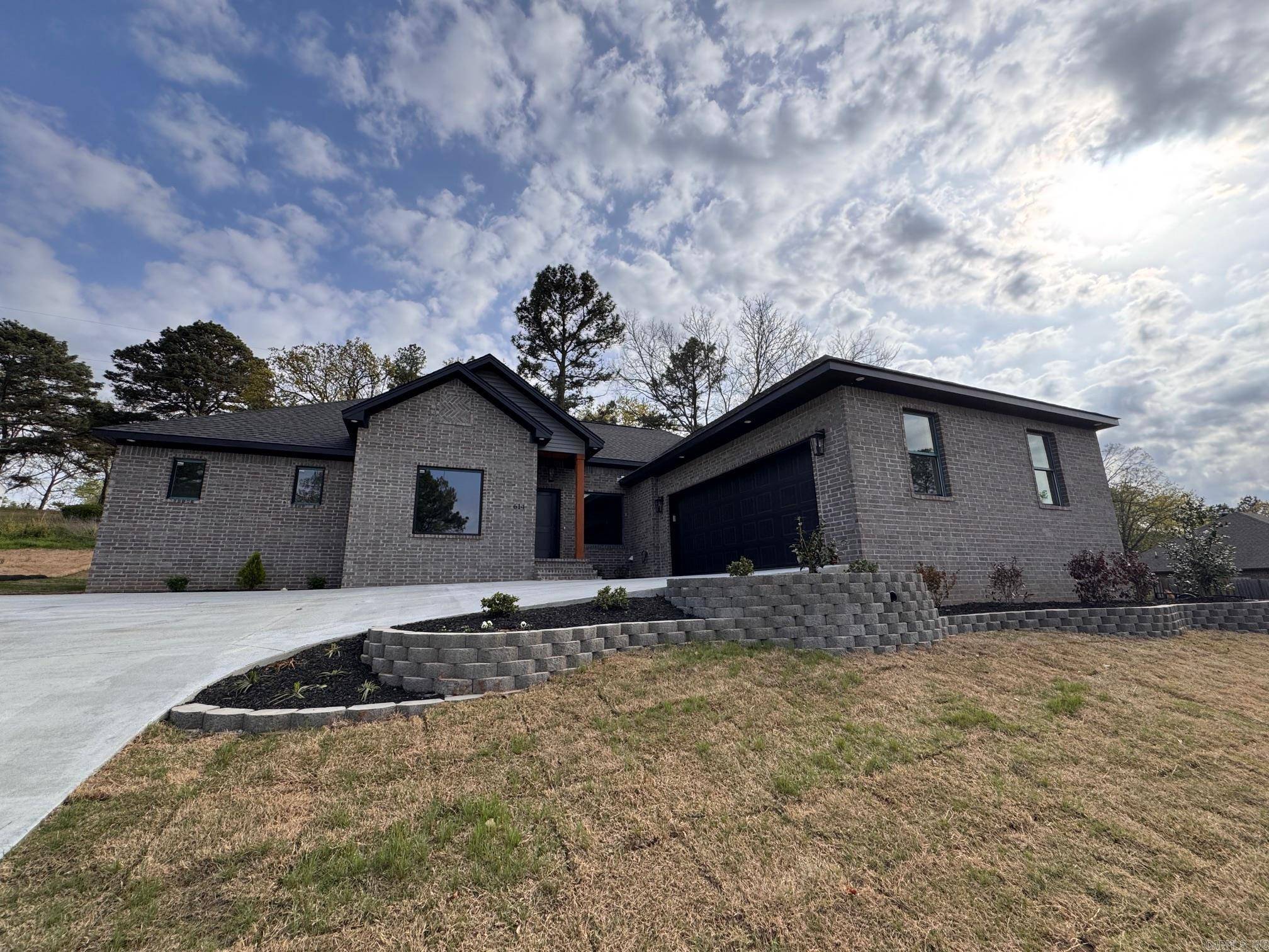 Searcy, AR 72143,614 Adamson