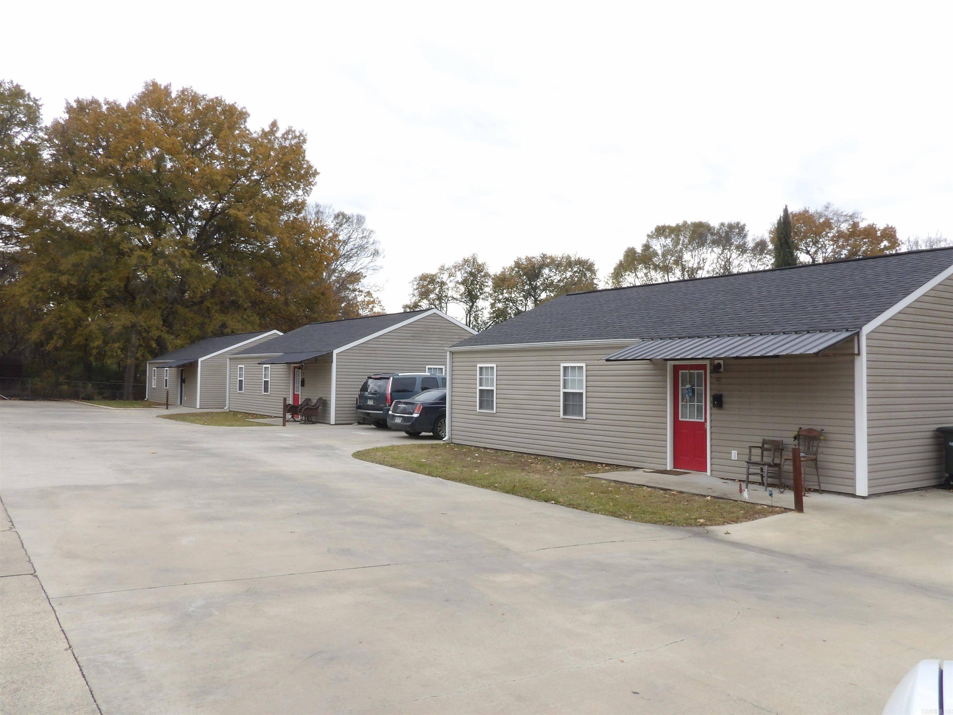 Monticello, AR 71655-0000,125 W Jackson Street