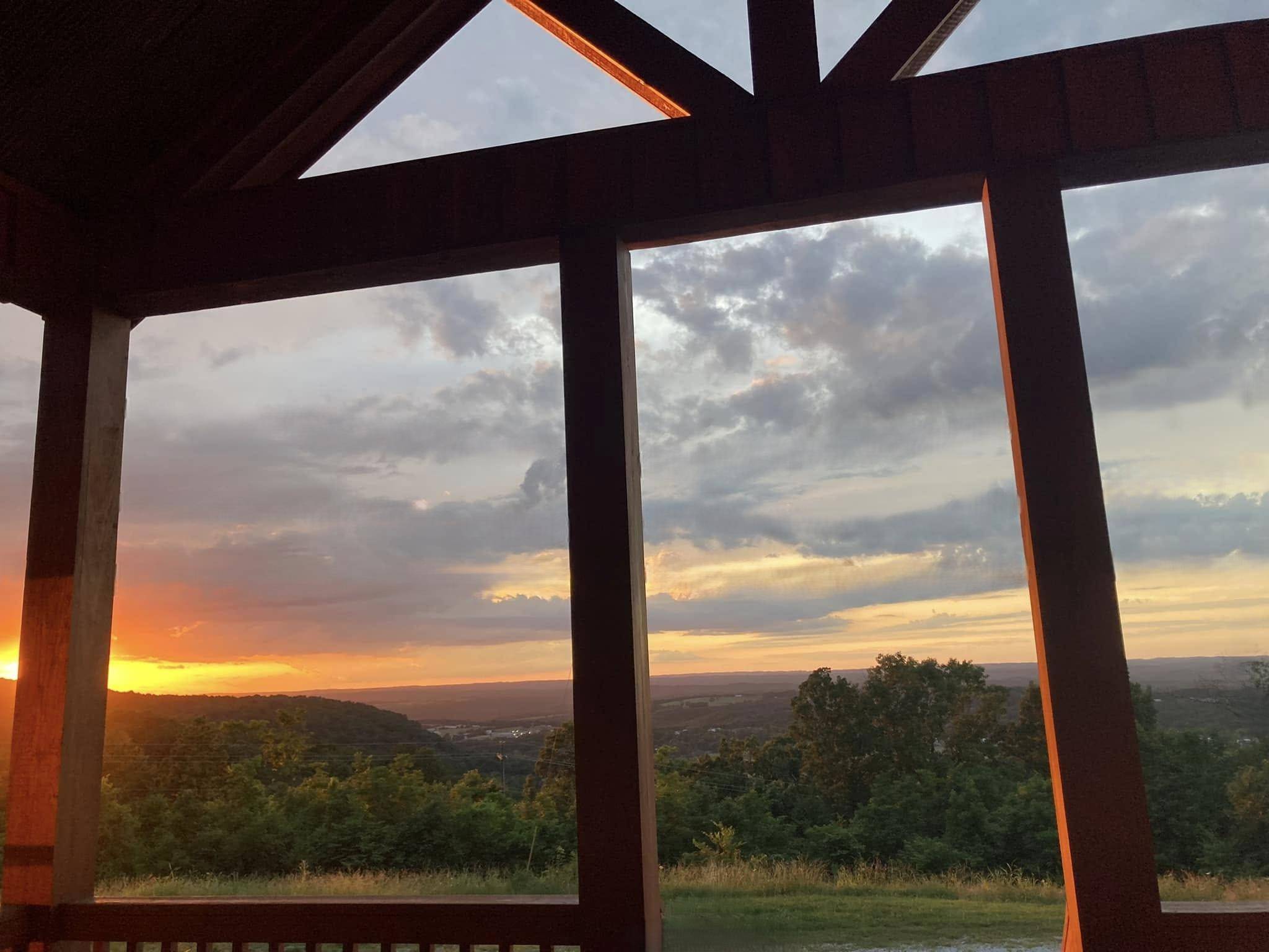 Mountain View, AR 72560,101 Music Road