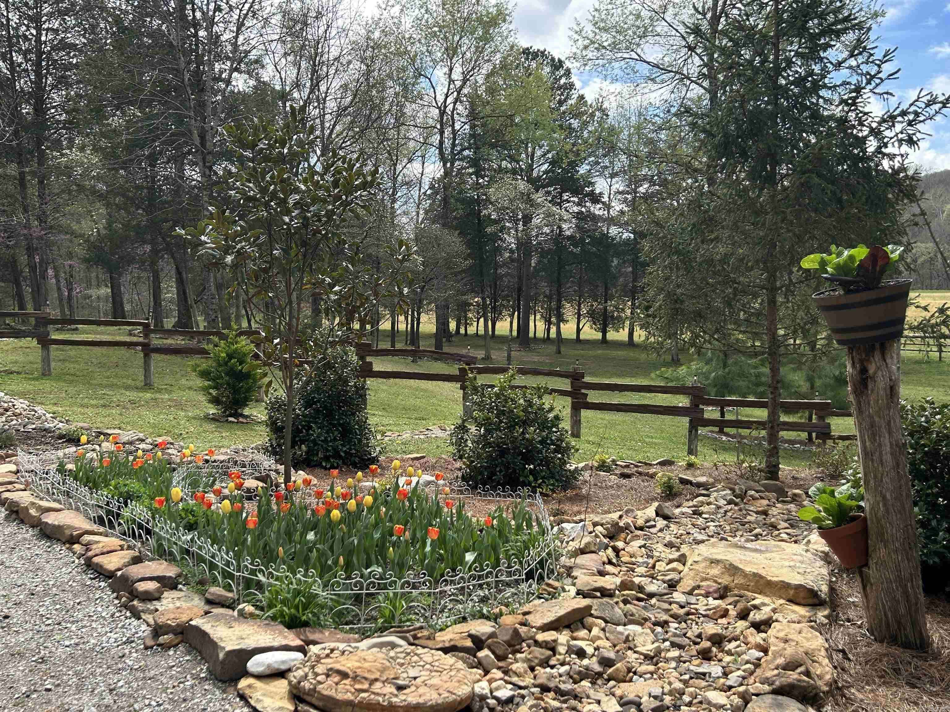 Mountain View, AR 72560,540 Lick Fork Dr