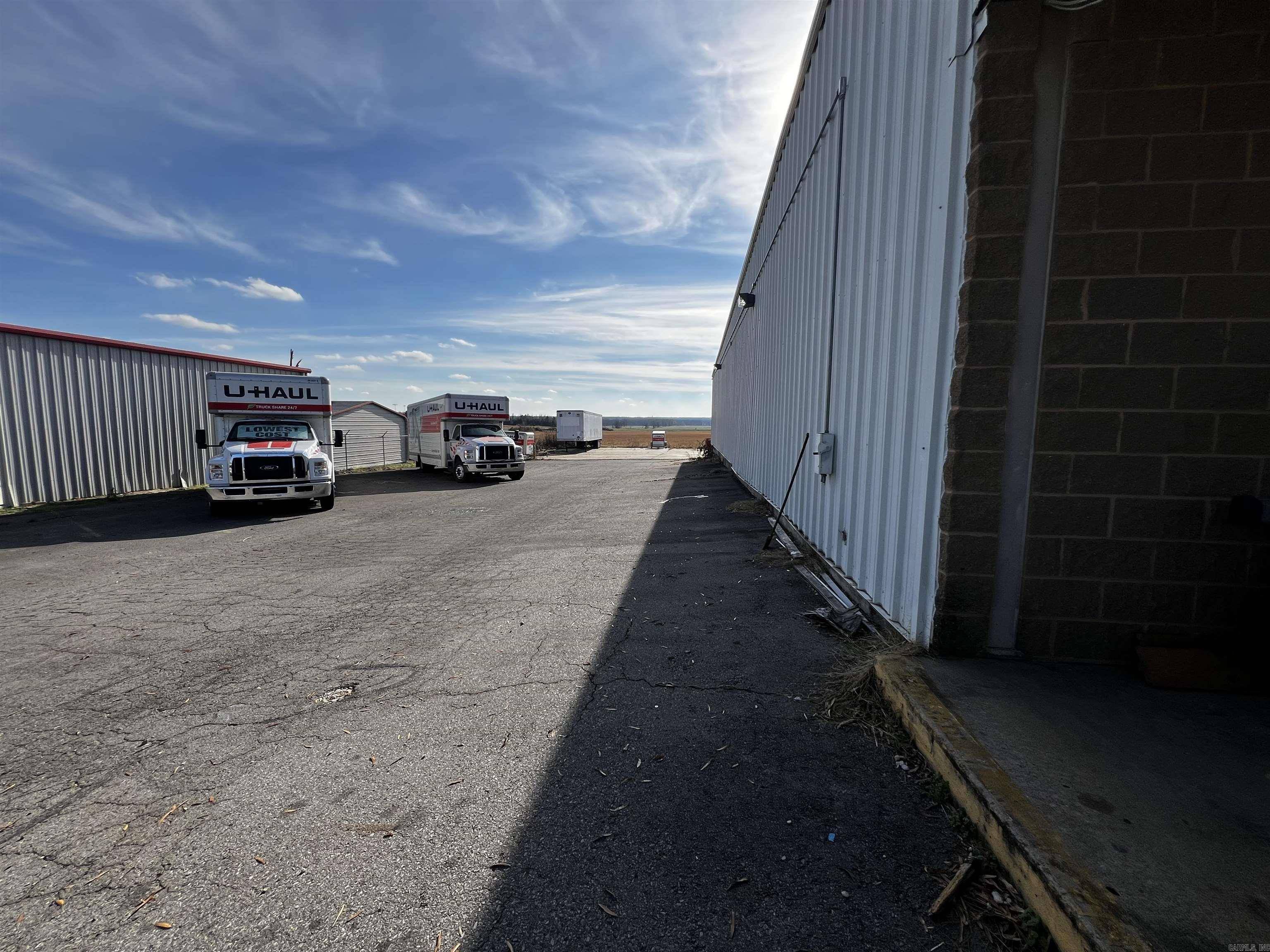 Vilonia, AR 72173,1046 Main
