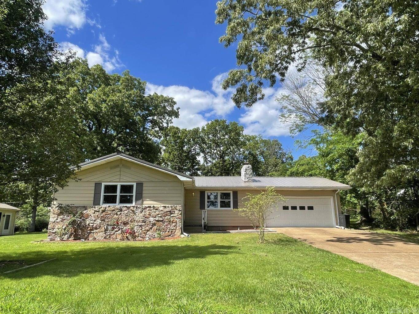 Horseshoe Bend, AR 72512,302 E Church Street