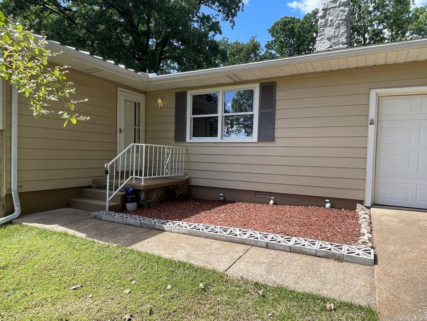 Horseshoe Bend, AR 72512,302 E Church Street