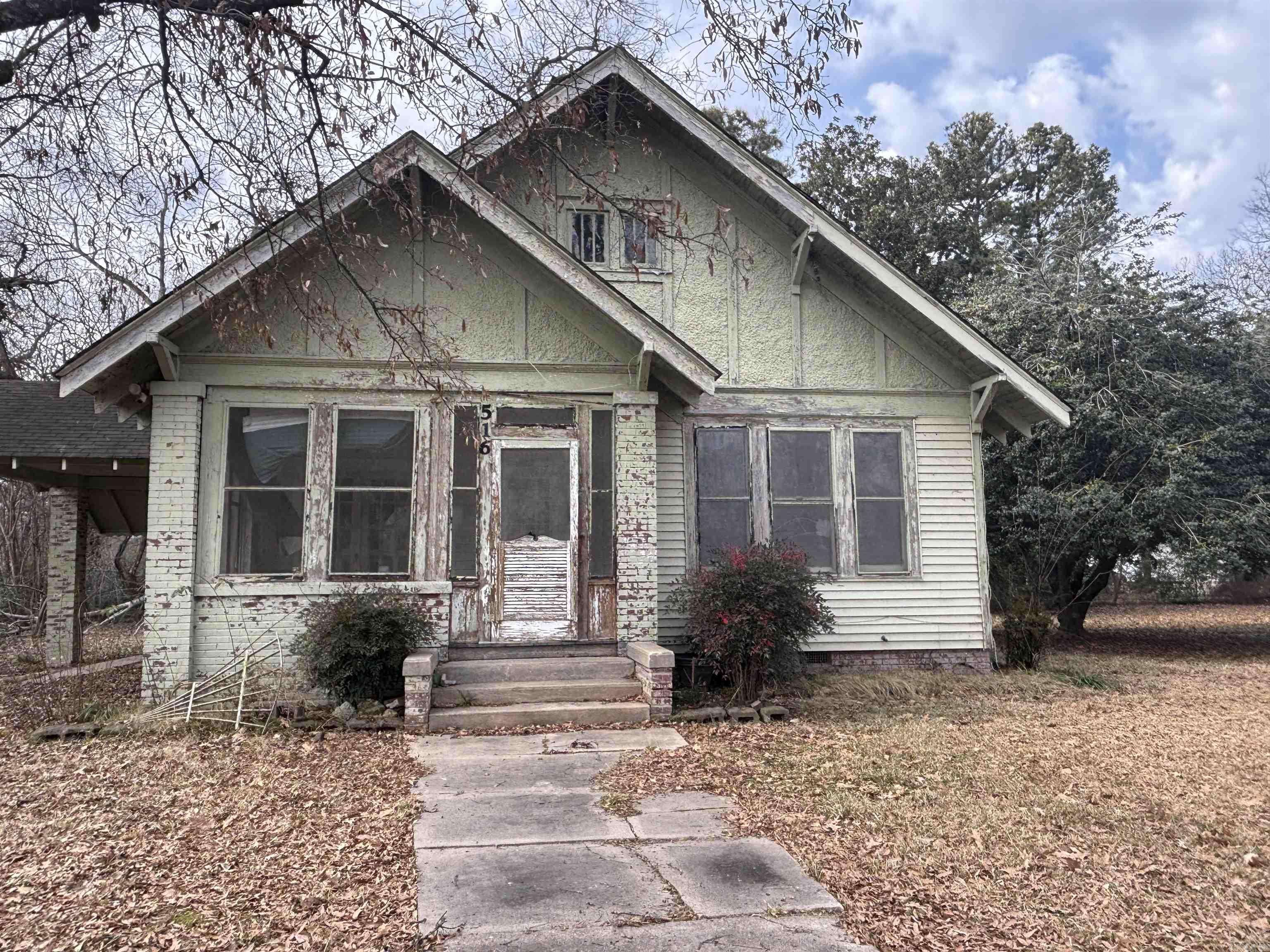 Lonoke, AR 72086,516 Park Street