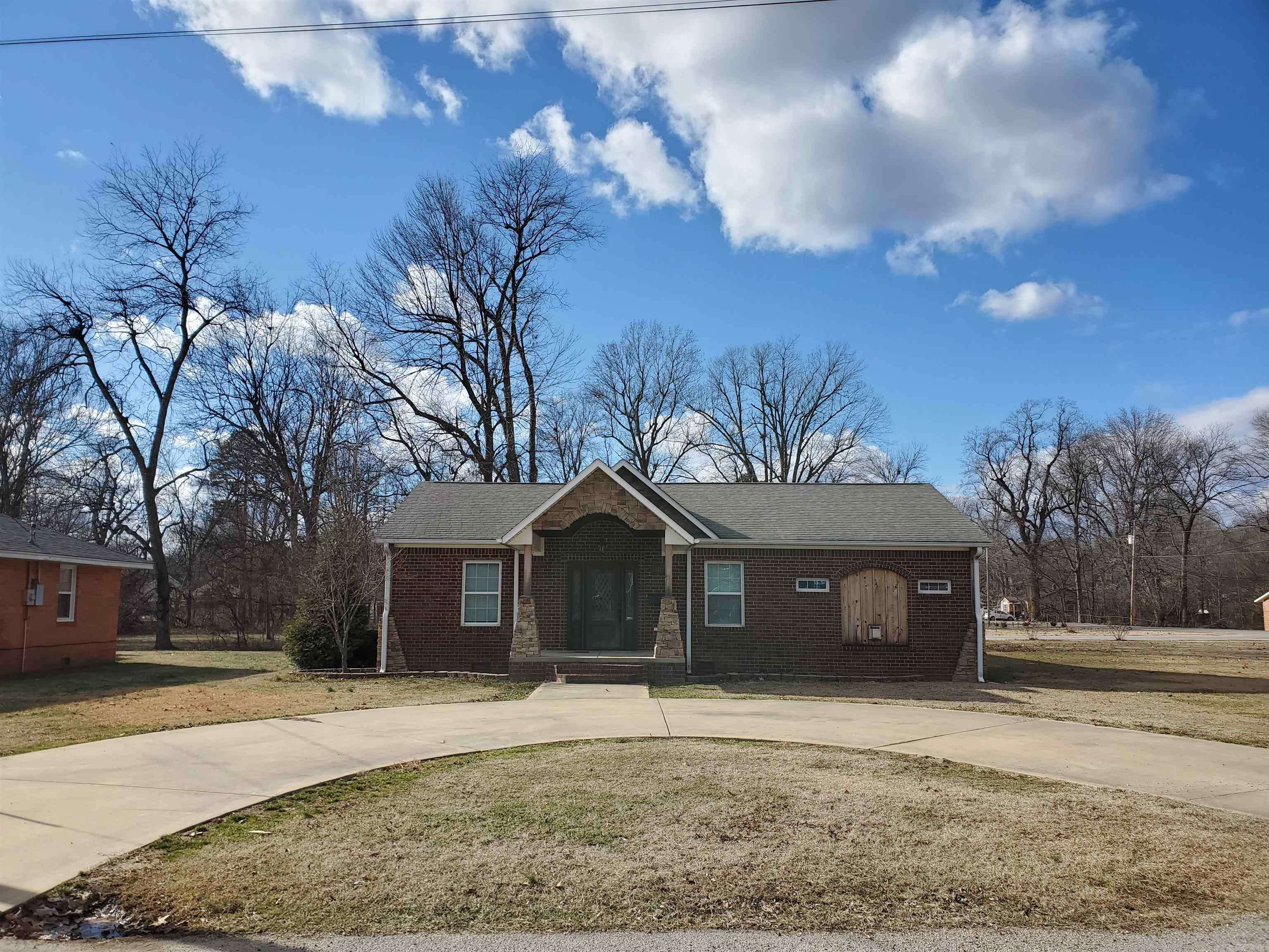 Piggott, AR 72454,141 S 6th Avenue