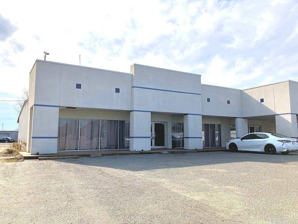 Pine Bluff, AR 71601-6846,2502 E Harding Avenue