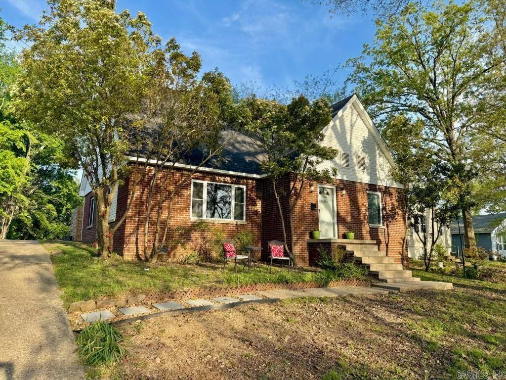 Benton, AR 72015,208 S First Street