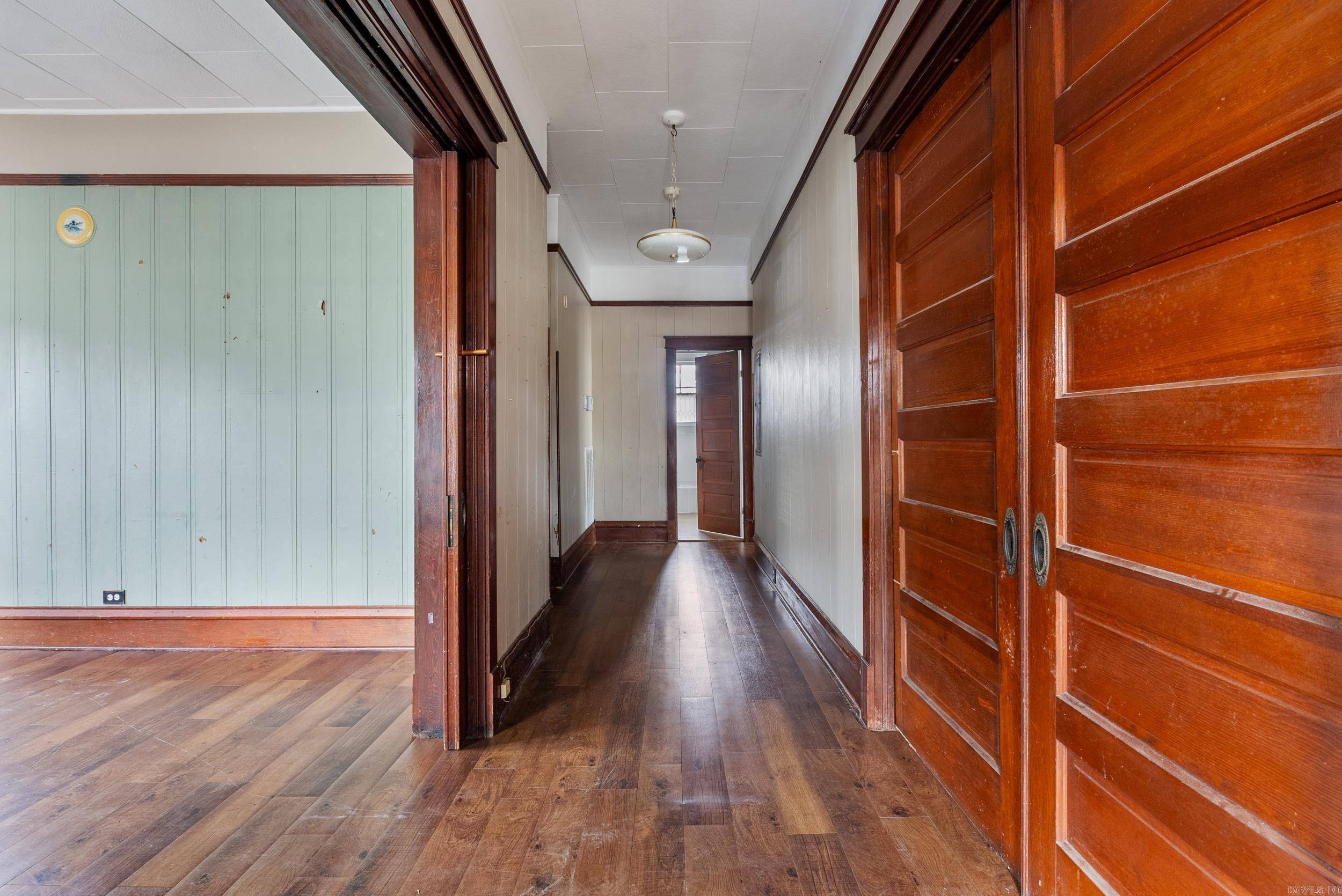 Leslie, AR 72645,307 Oak Street