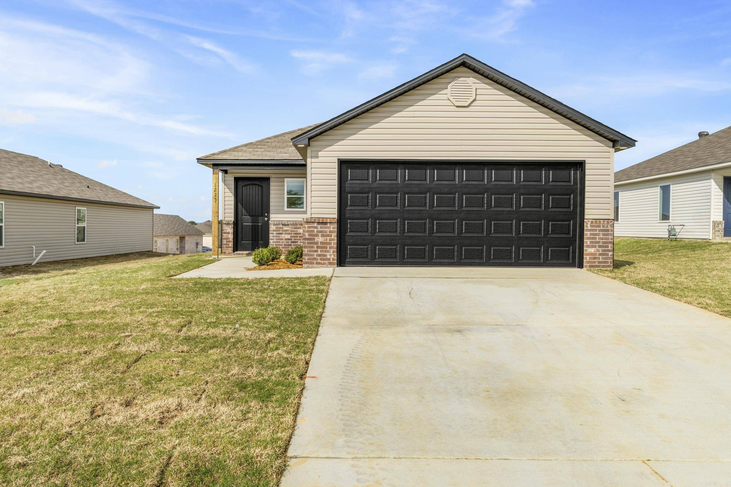Bauxite, AR 72011,1225 Santa Fe Trail