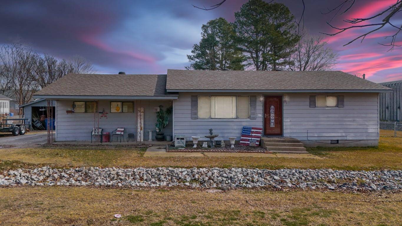 Rector, AR 72461,317 S Plain St
