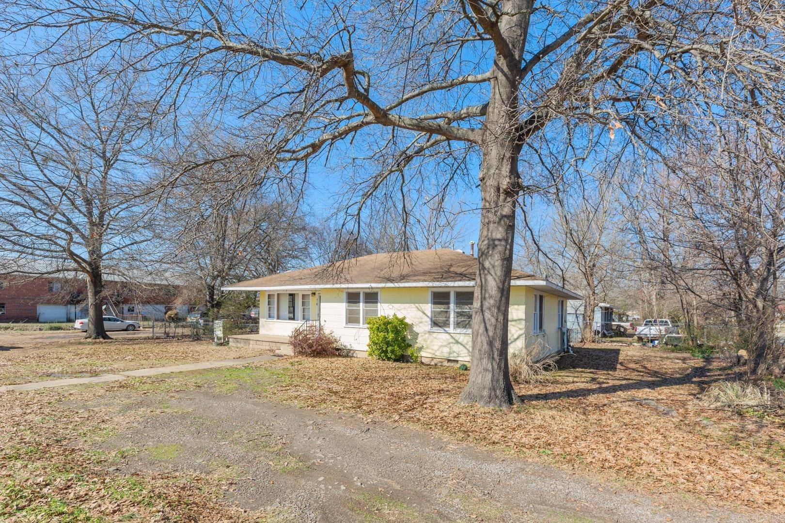 Waldron, AR 72958,76 E 2nd Street