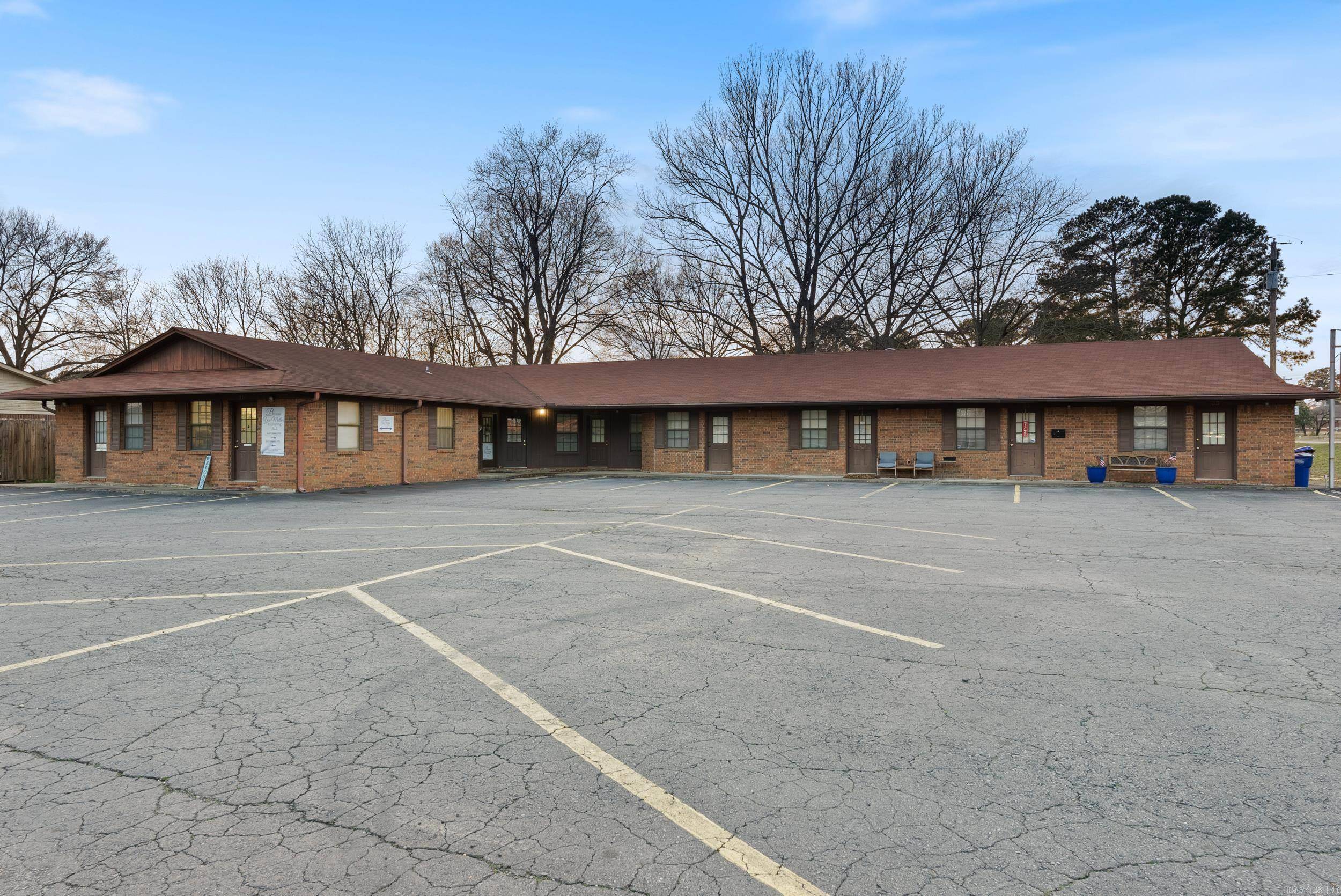 Conway, AR 72032,27 MacArthur Drive