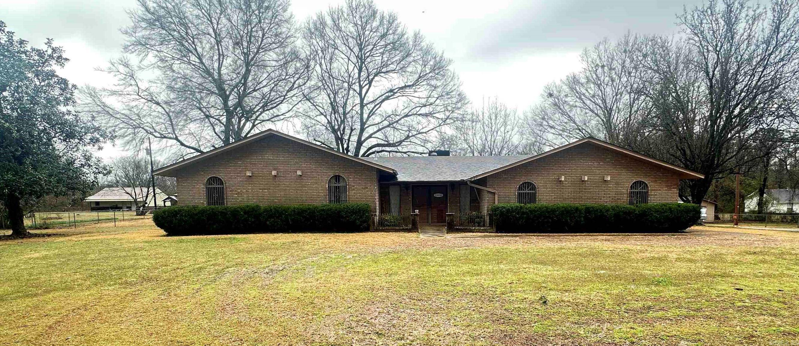 Mineral Sprs., AR 71851,121 W Lee Street