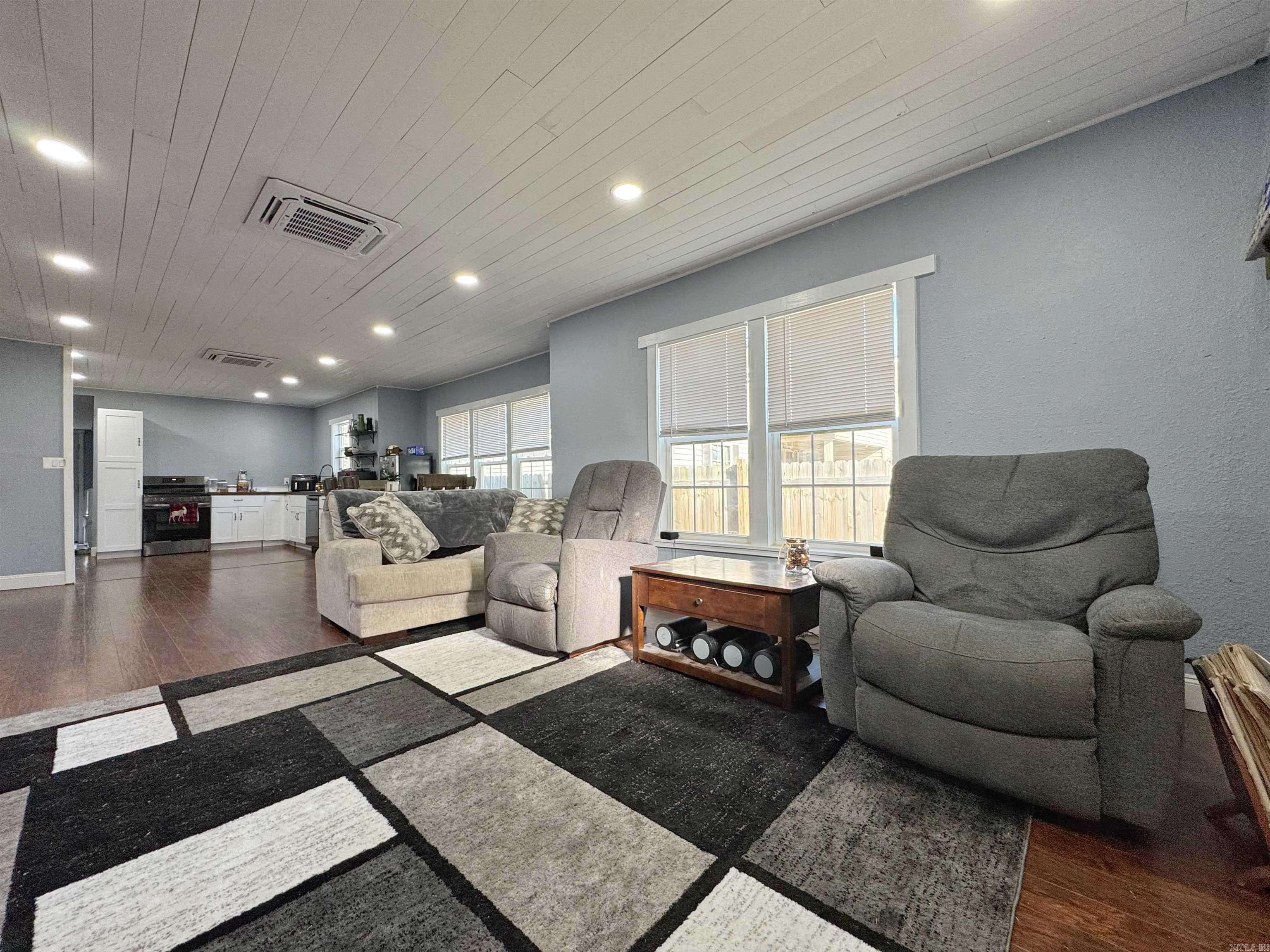 Russellville, AR 72801,1123 N Greenwich Avenue