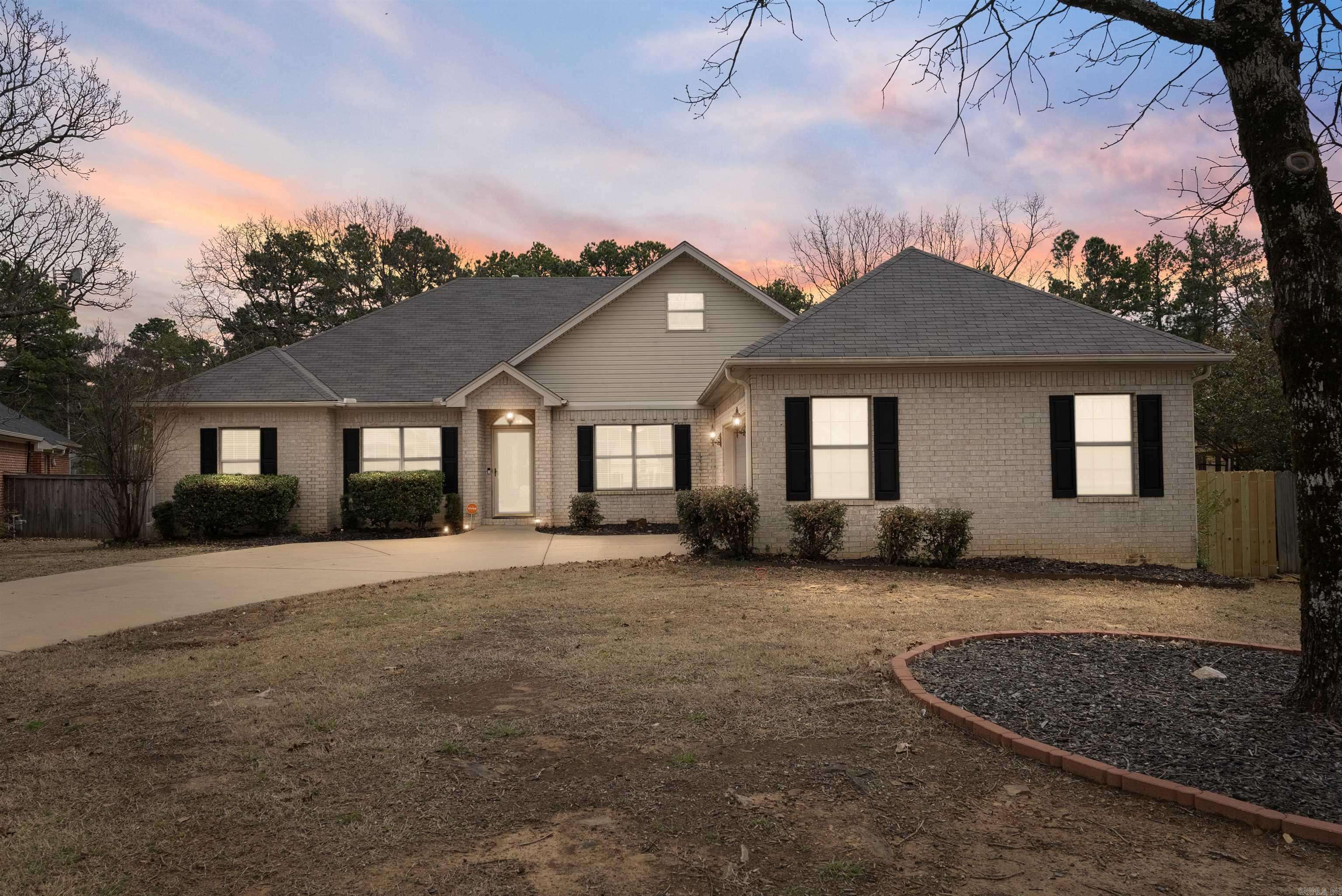 Maumelle, AR 72113,8 Aspen Cove