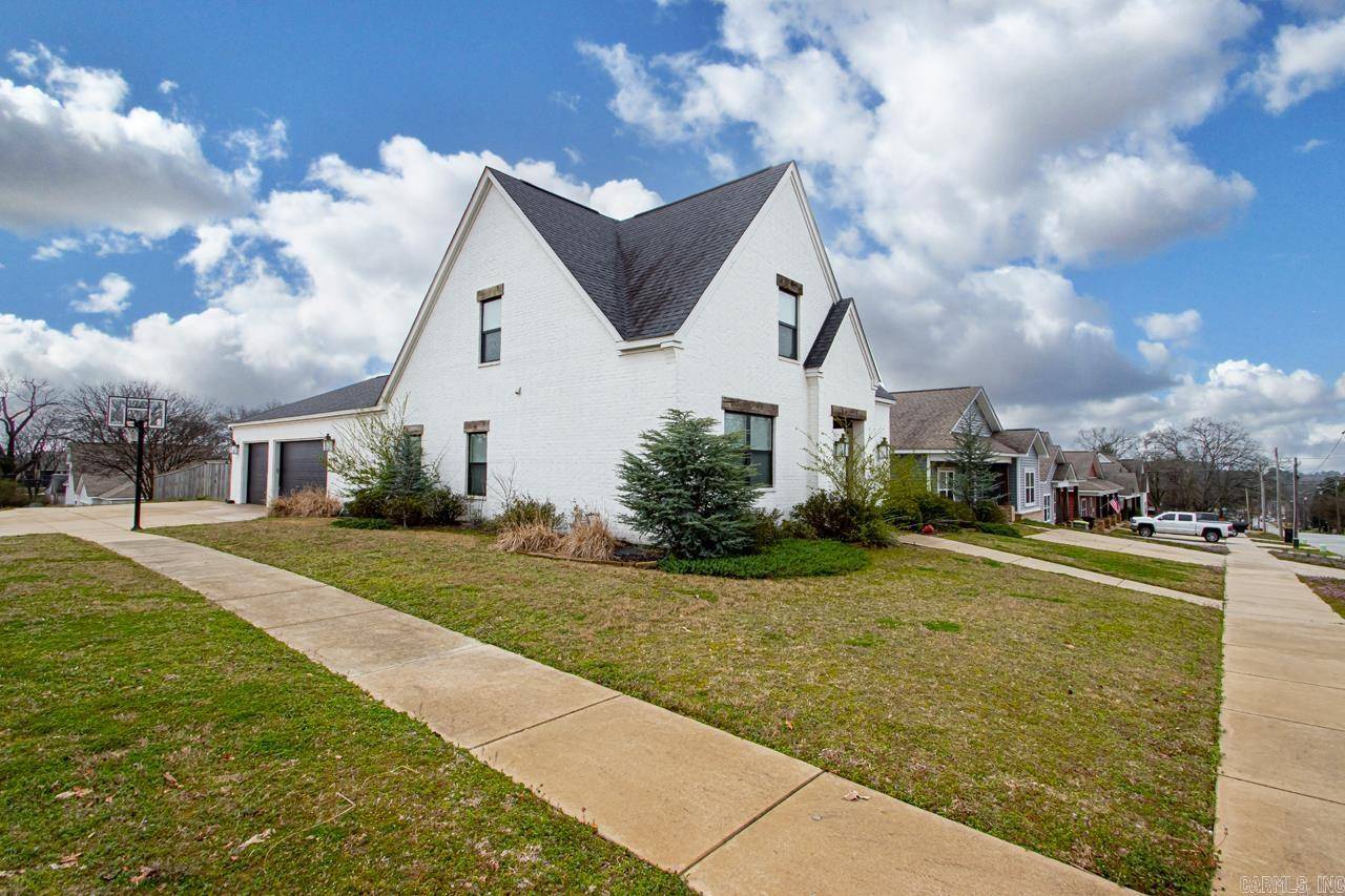 Benton, AR 72015,402 S Market Street