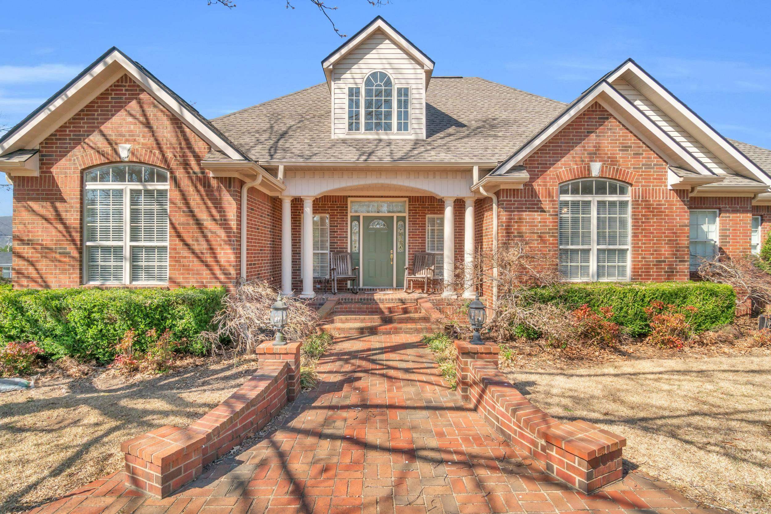 Mountain View, AR 72650,206 N Riggsville Drive