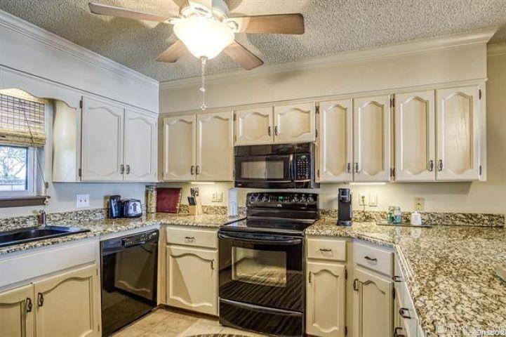 Hot Springs, AR 71913,208 Daffodil Street