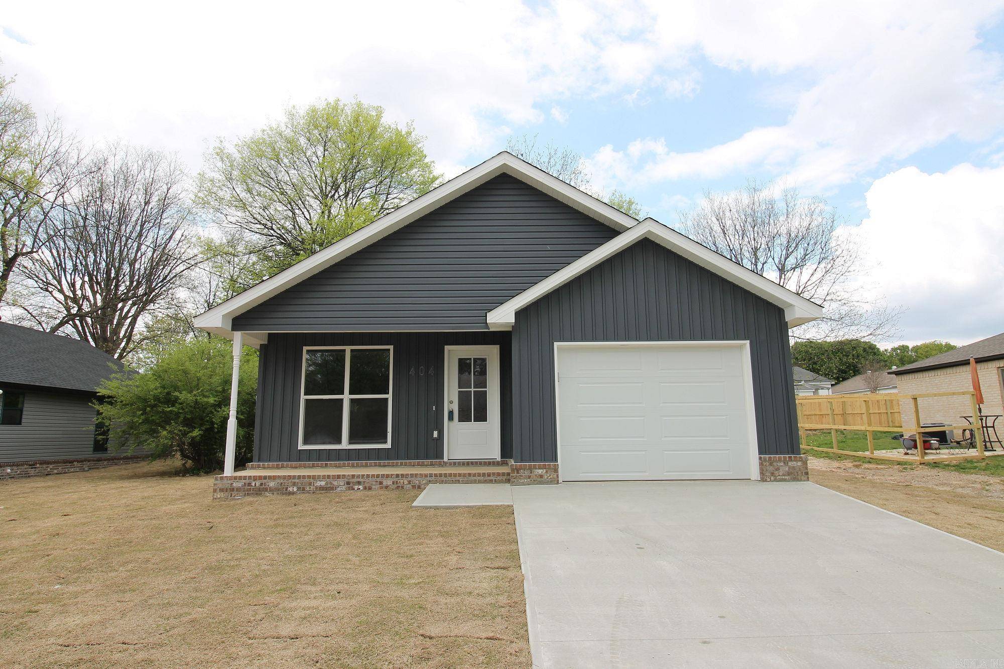 Paragould, AR 72450,404 N. 5th Street
