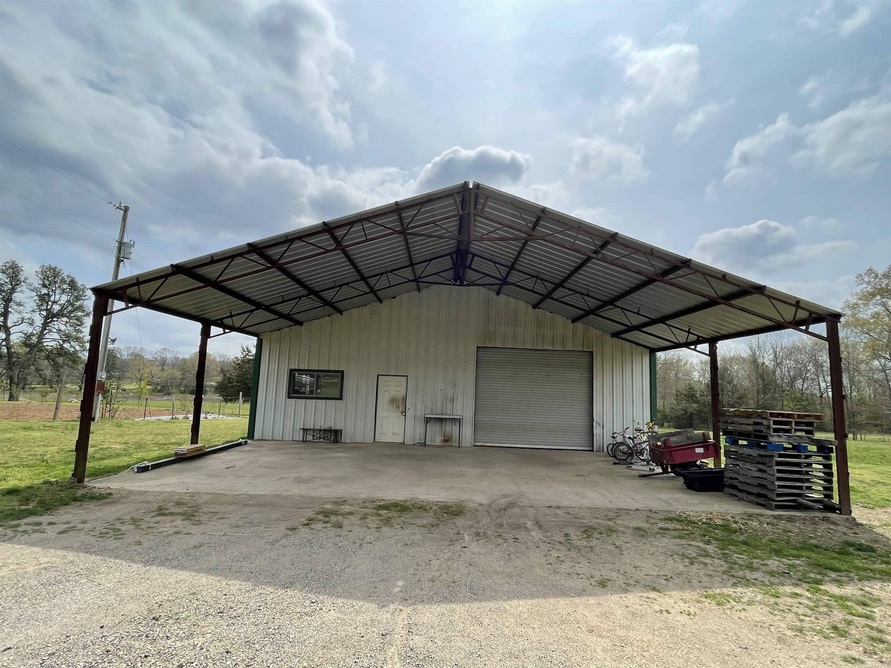 Mena, AR 71953,4842 Highway 88 East