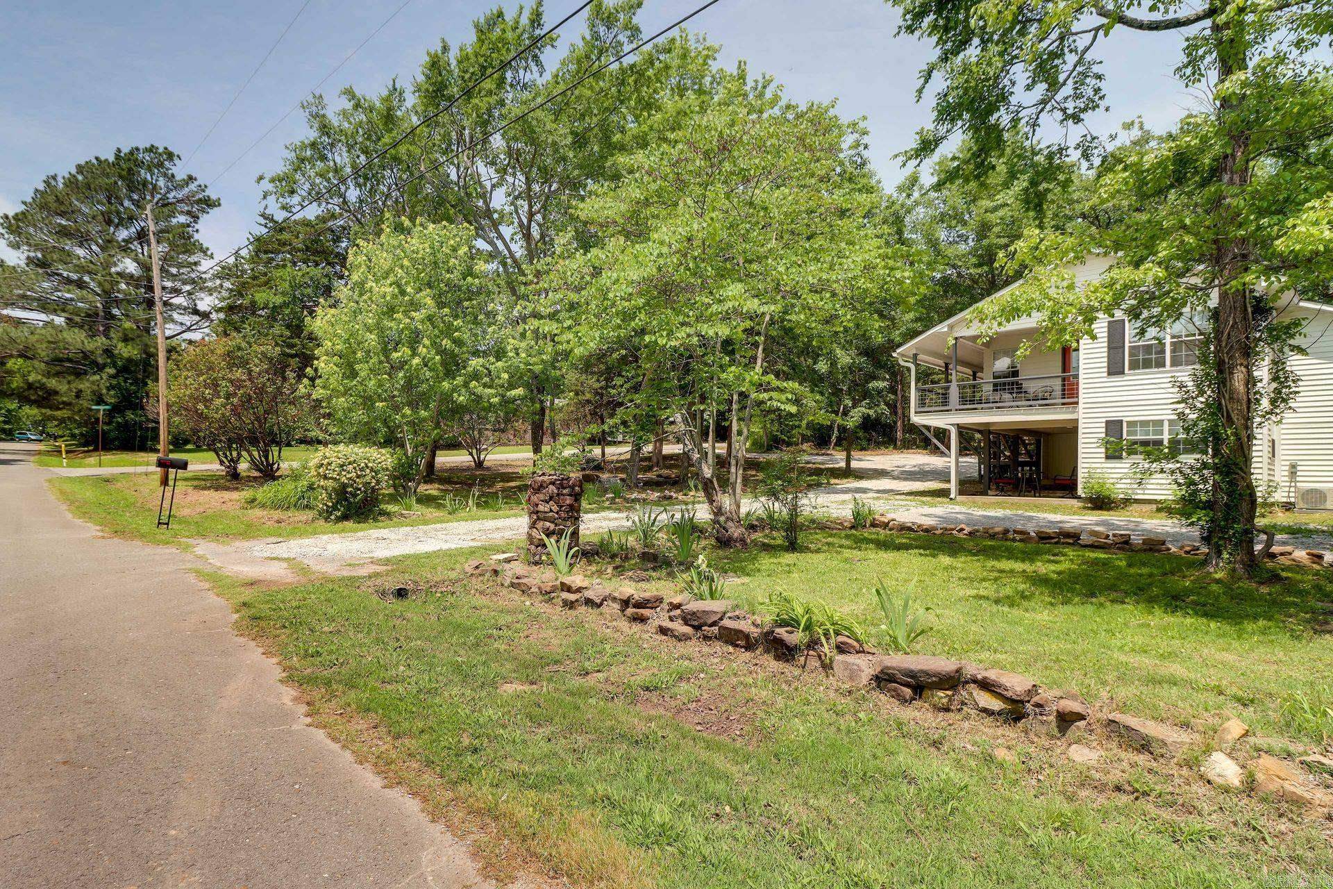 Mountain View, AR 72560,805 Oak Street