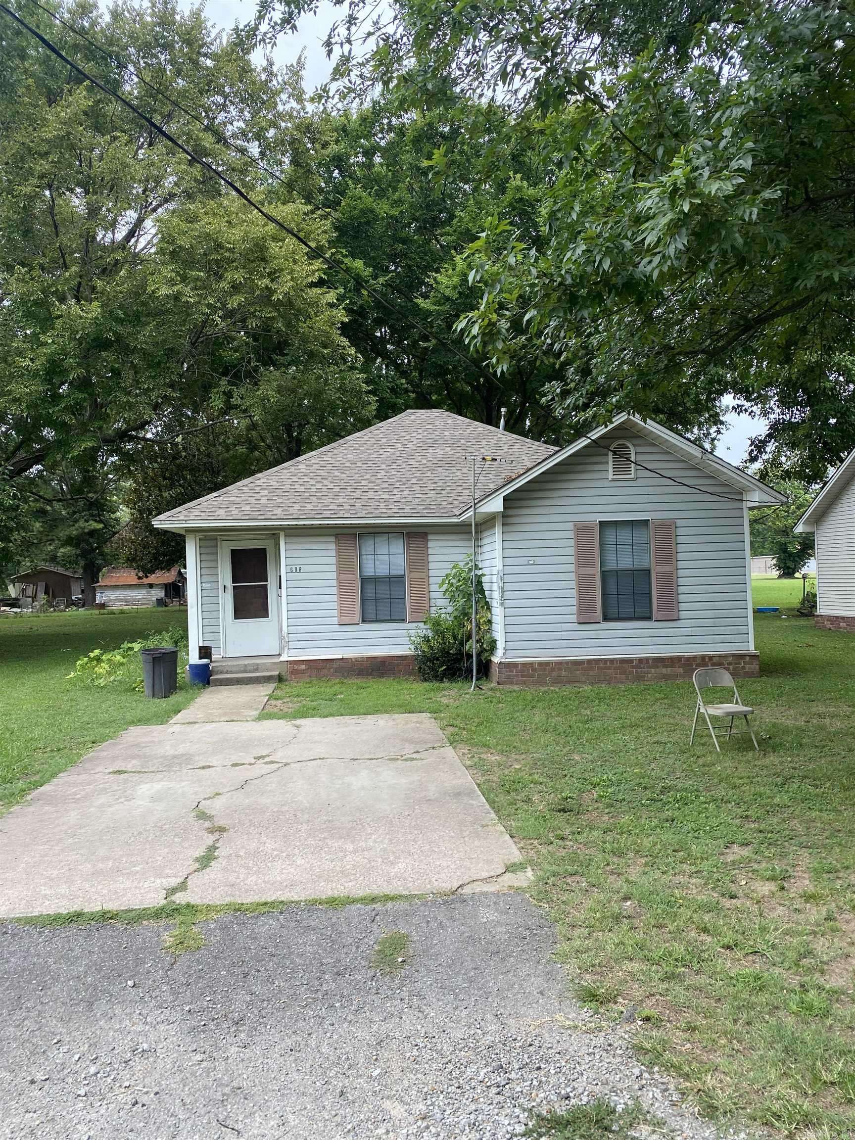 Augusta, AR 72006,419 Sycamore Street
