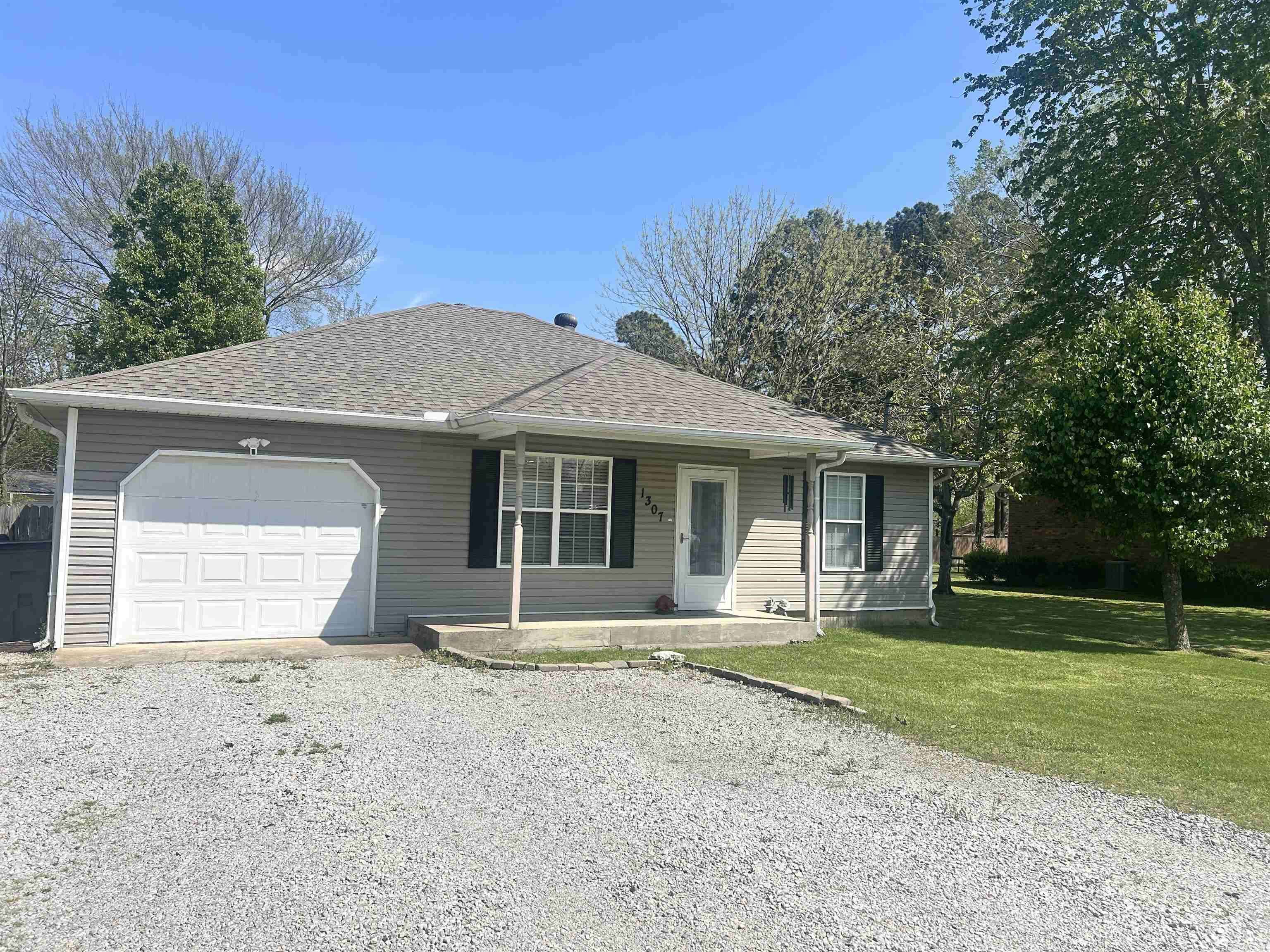 Paragould, AR 72450,1307 Desota