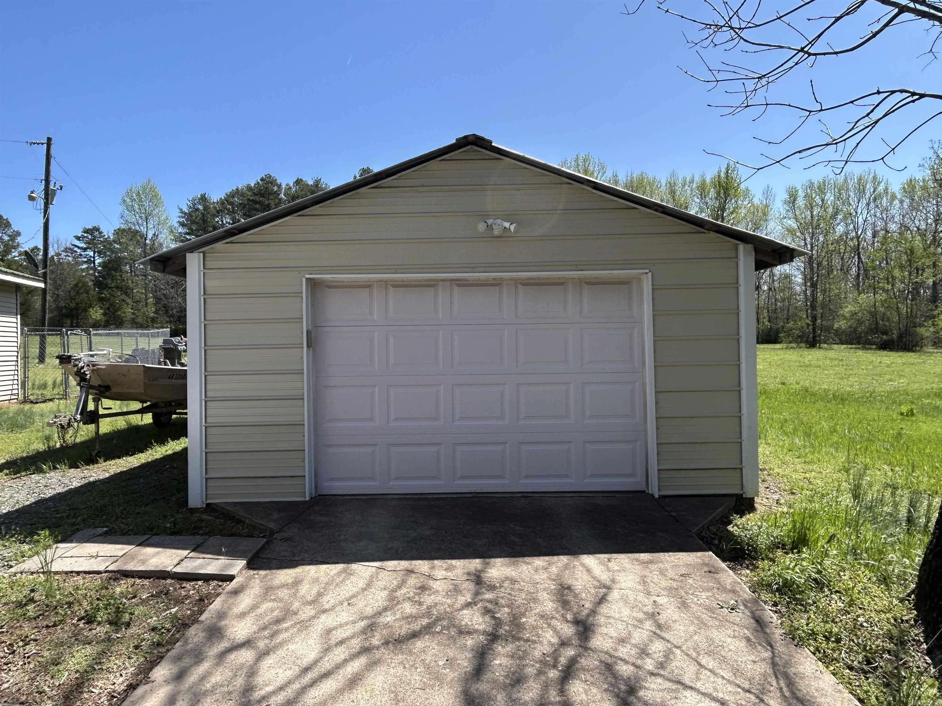 Clinton, AR 72031,175 Casey Lane