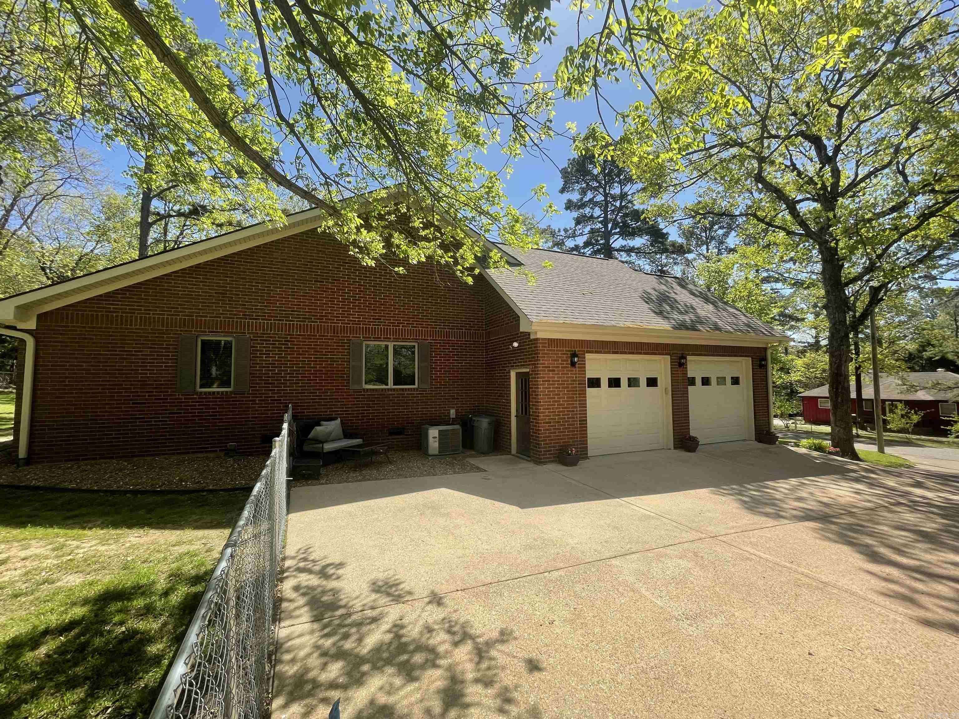 Mountain View, AR 72560,1005 Briarwood Street