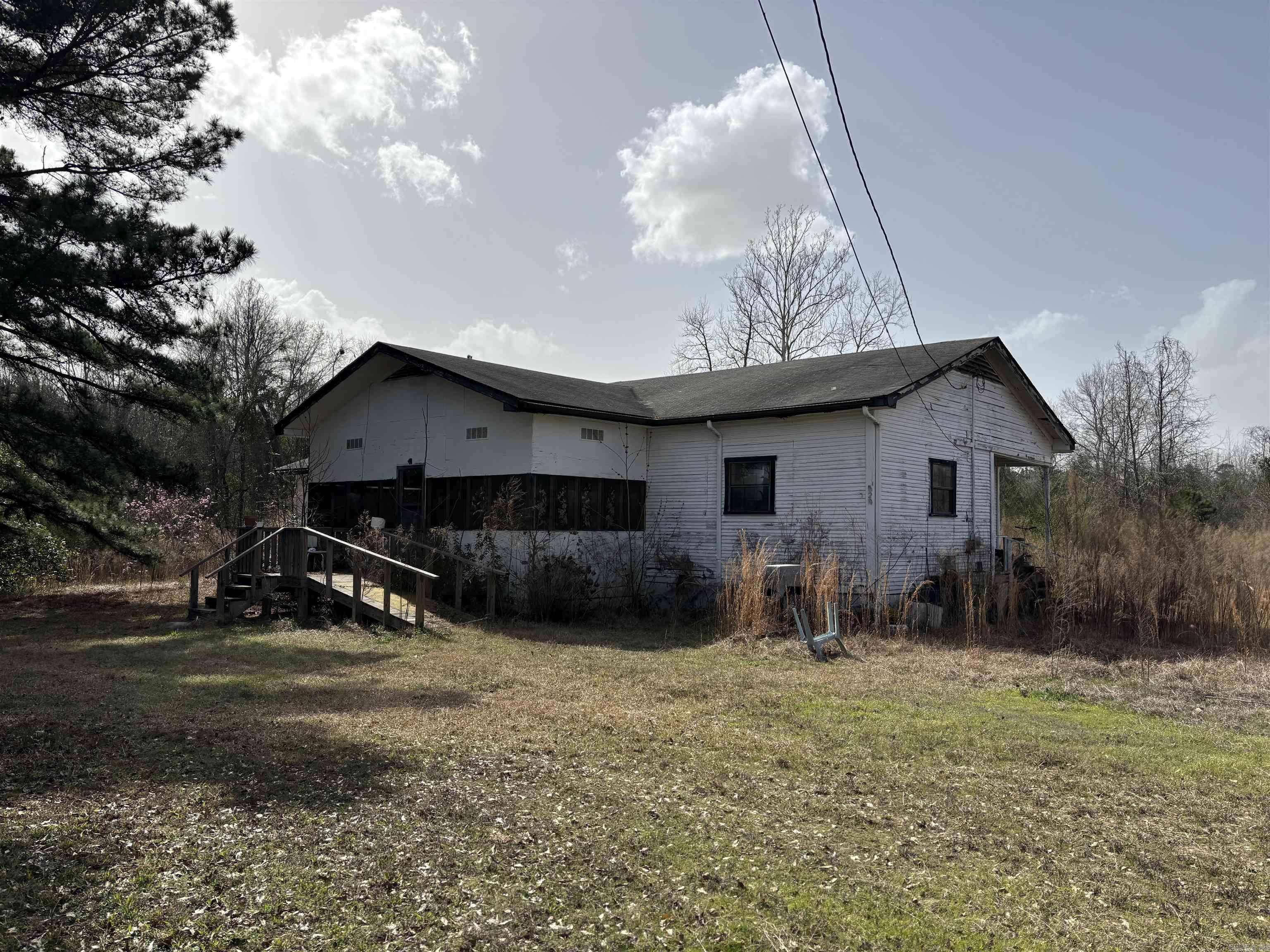 Buckner, AR 71827,529 S Bay Street