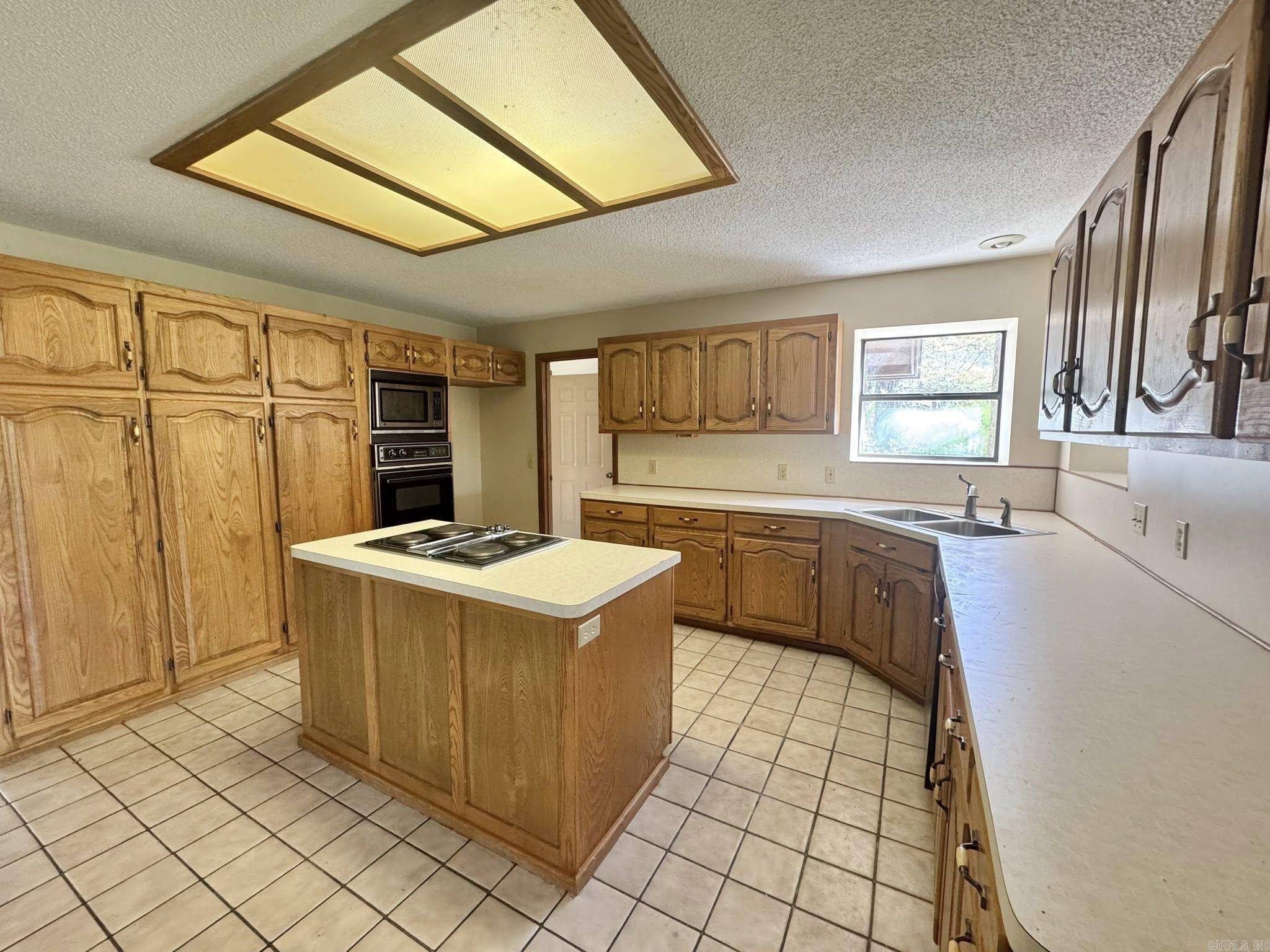 Mountain View, AR 72560,131 Scenic Lane