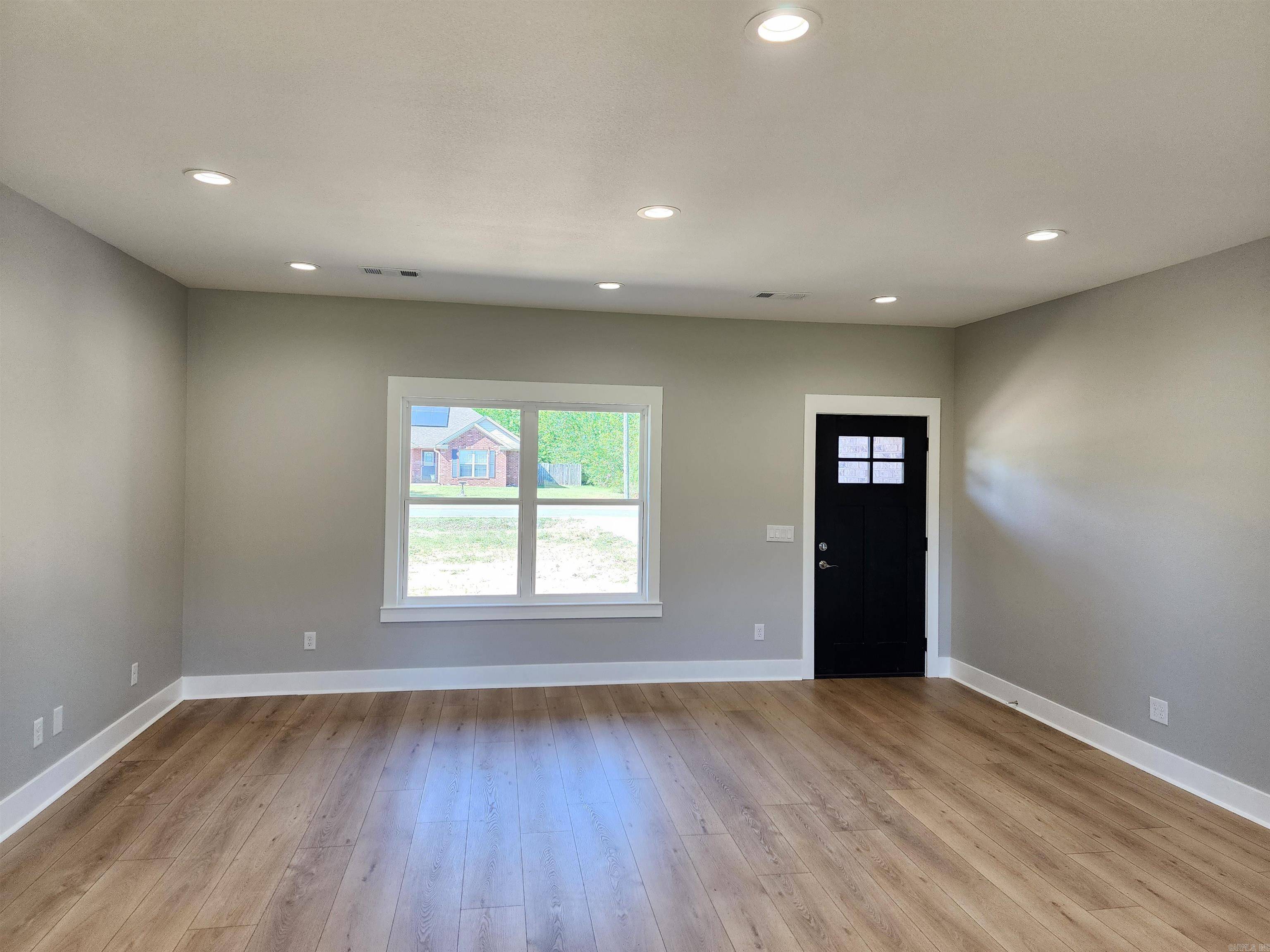 Higginson, AR 72068,290 Walker Street