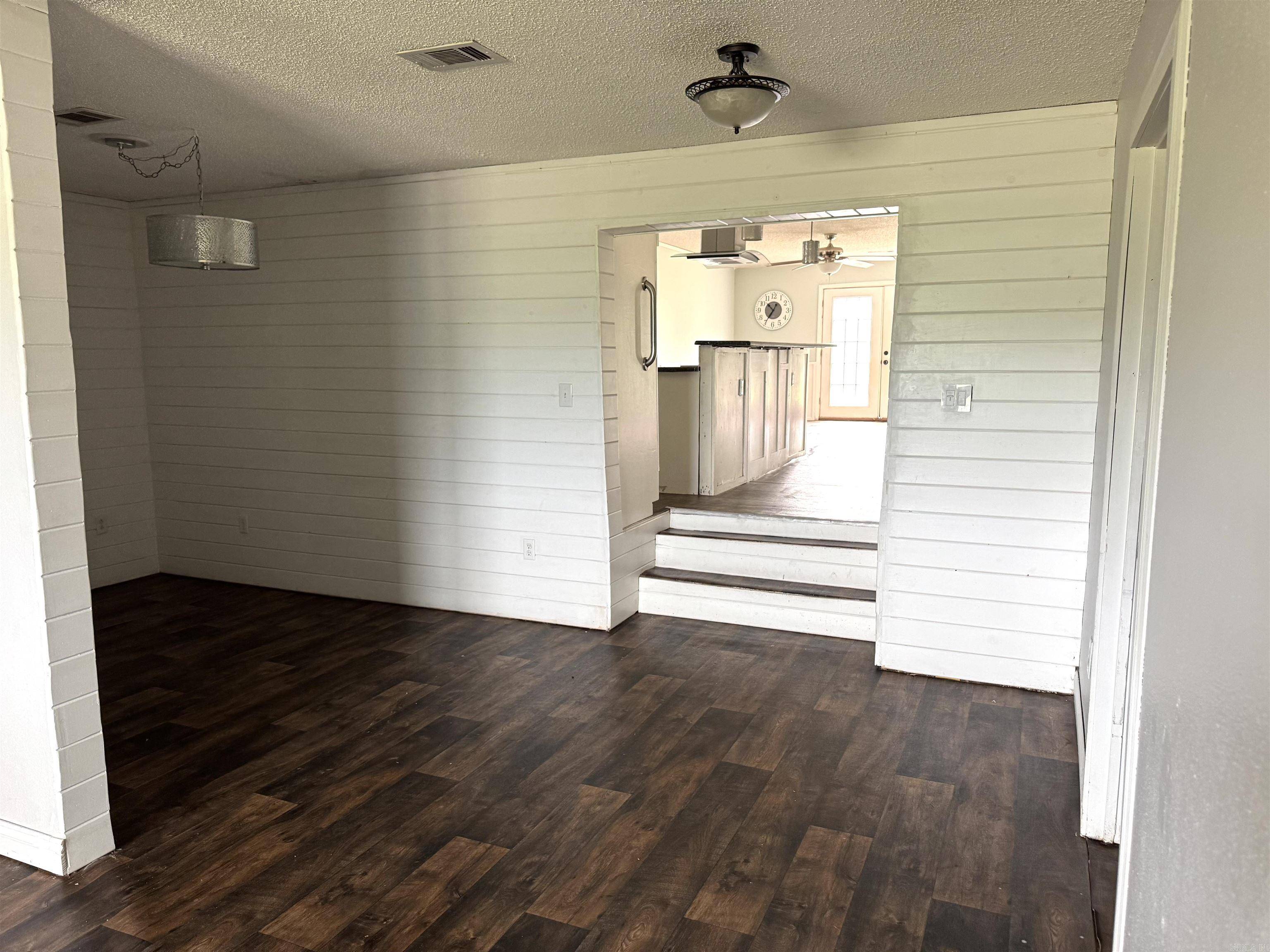 Higginson, AR 72068,221 Baker Street