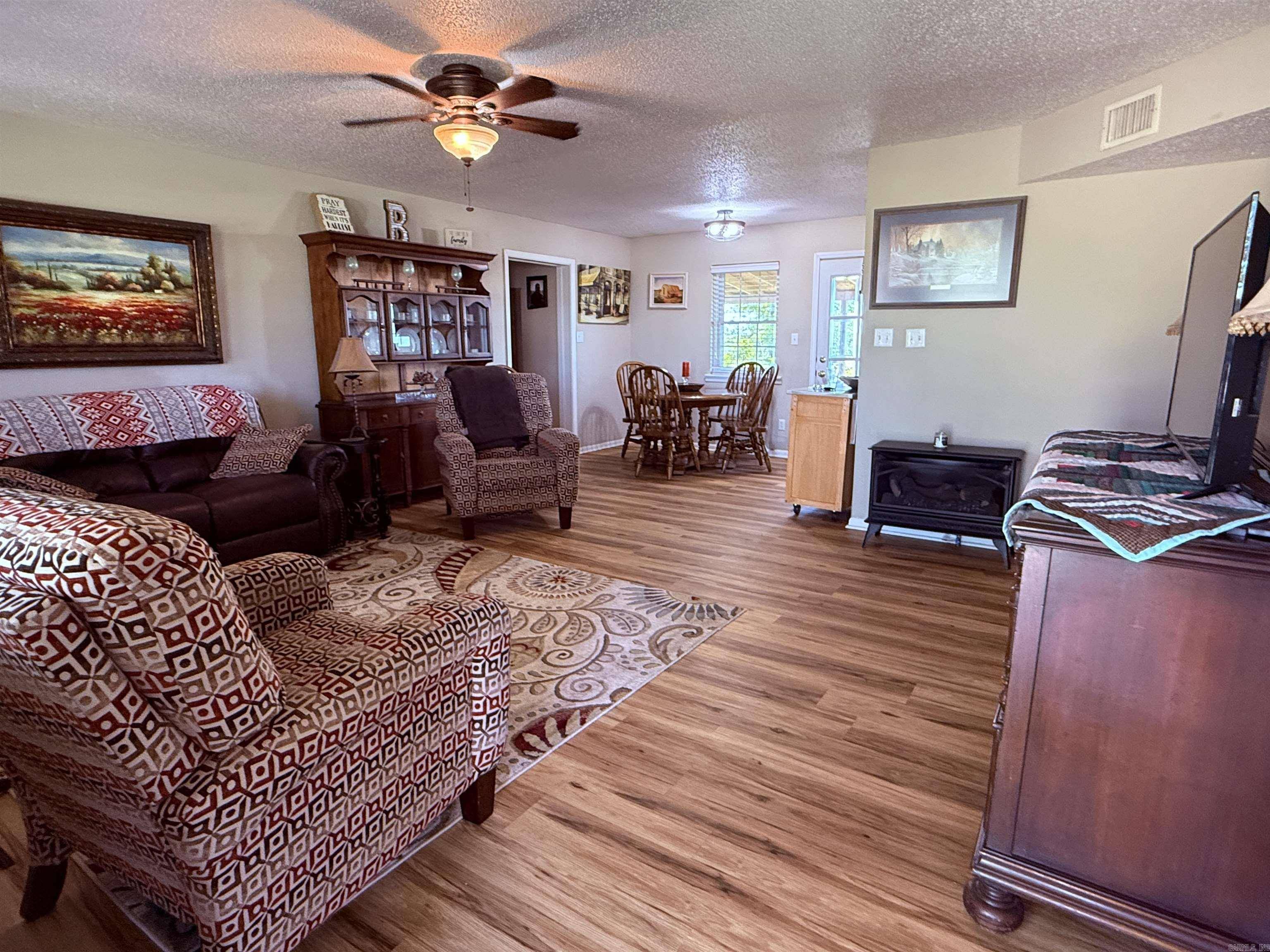 Ash Flat, AR 72513,894 Statler Lane