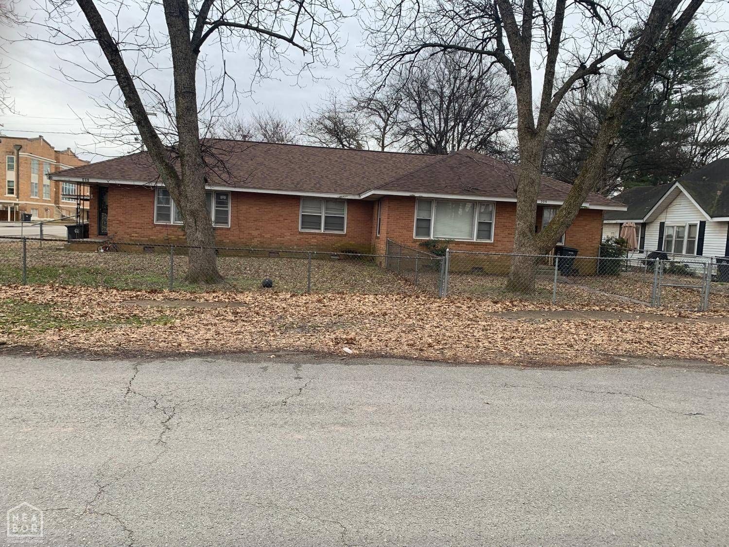 Walnut Ridge, AR 72476,305 W 3Rd
