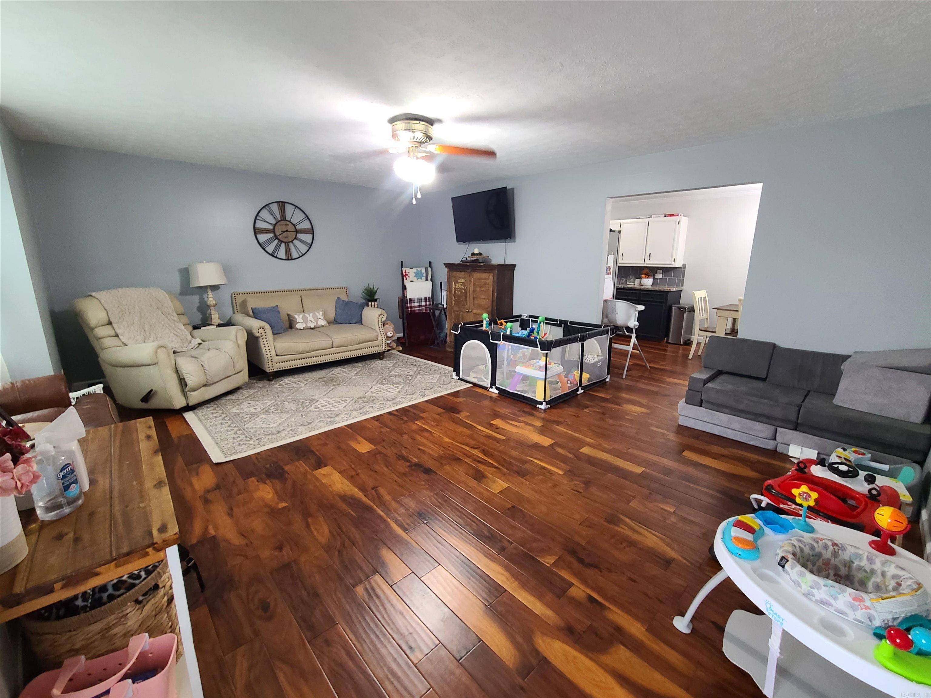 Piggott, AR 72454,595 S Houston Avenue