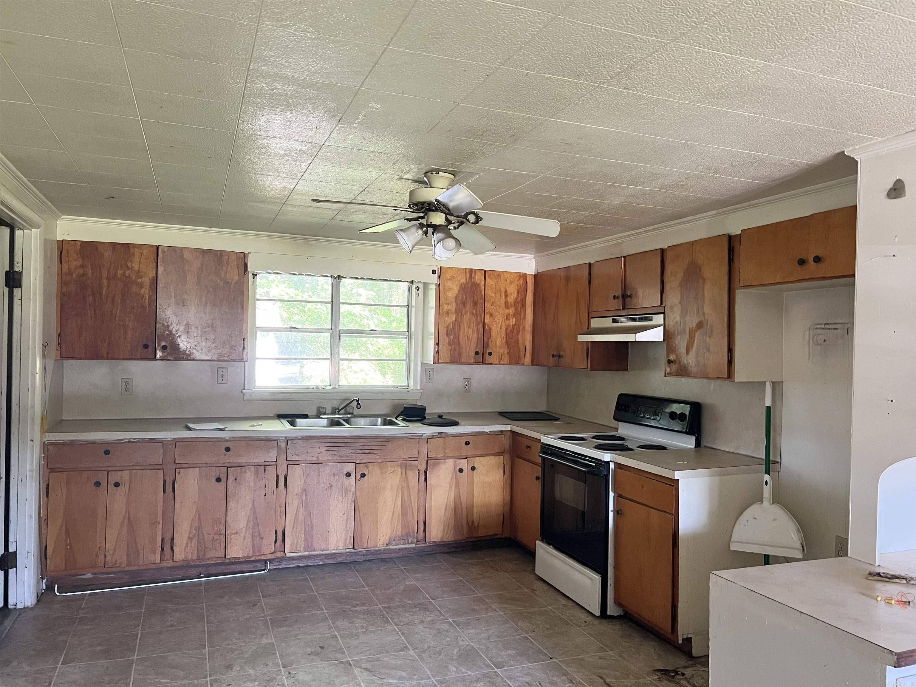 Clinton, AR 72031,2206 Highway 65 S