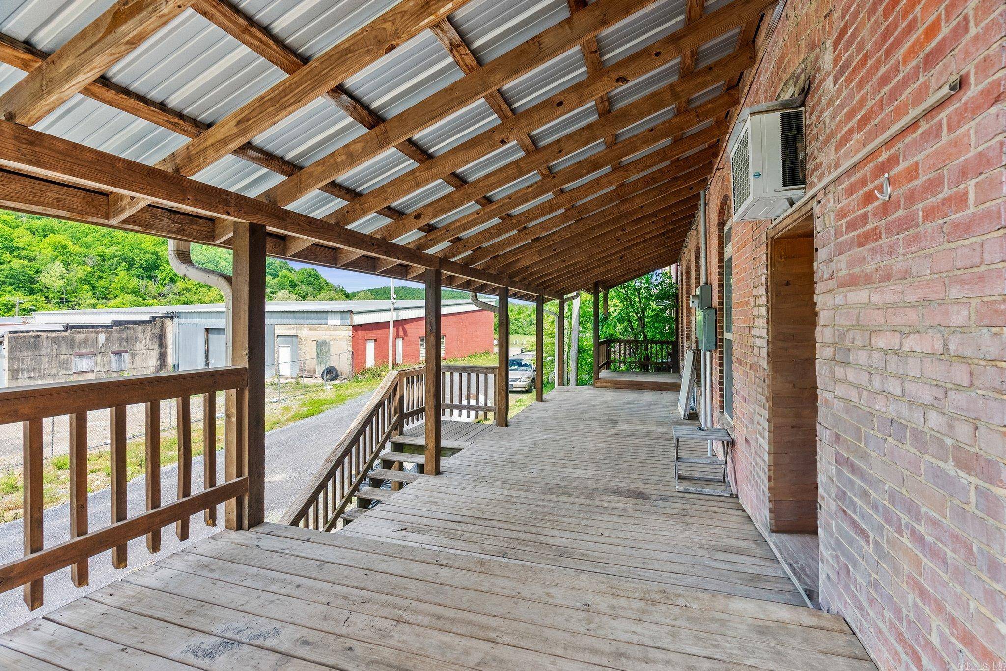 Leslie, AR 72645,412 Main Street