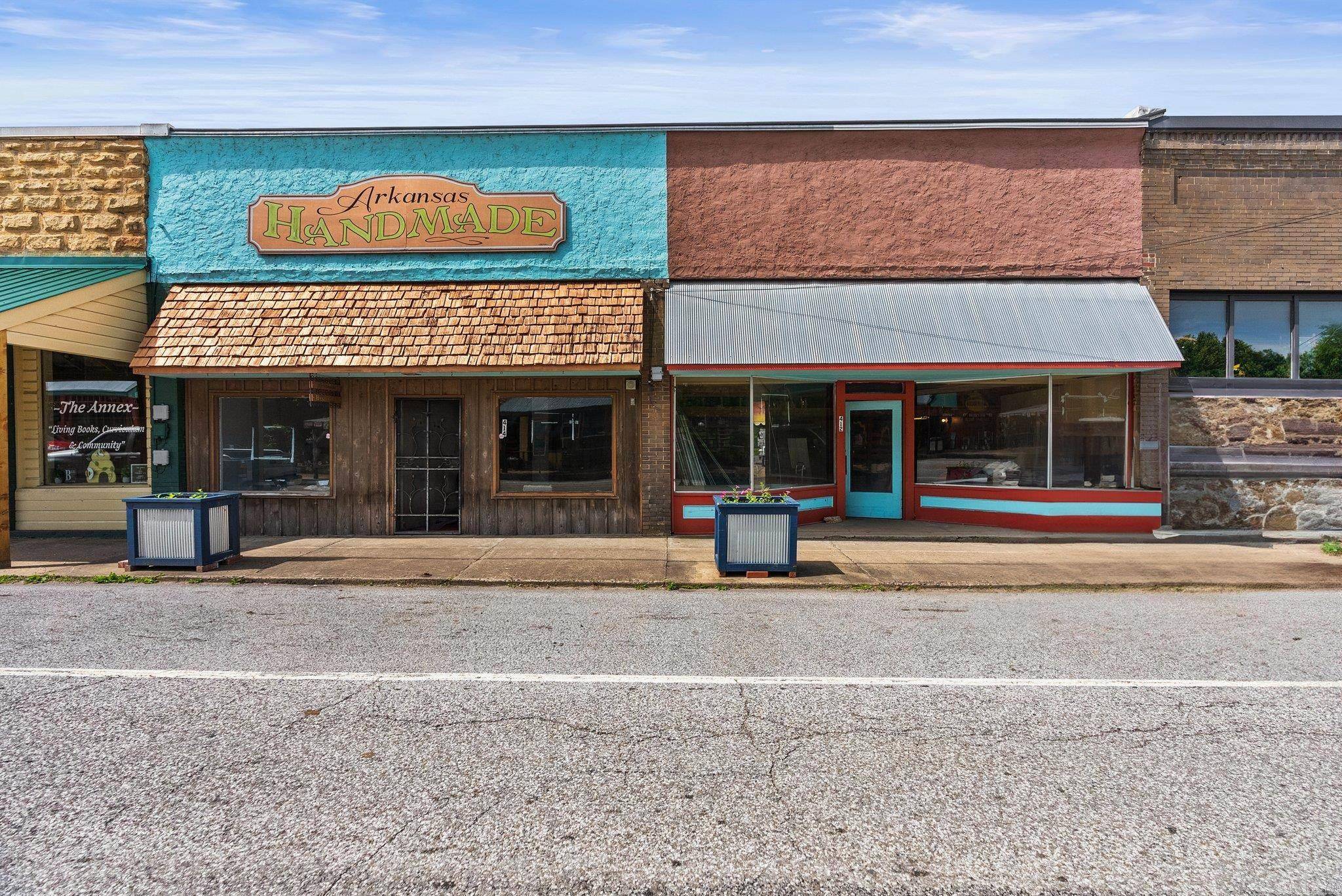 Leslie, AR 72645,412 Main Street