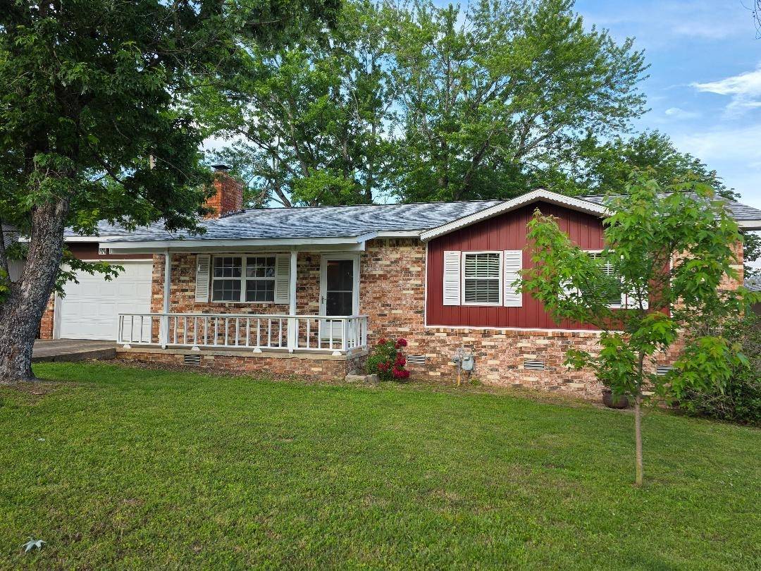 Mountain View, AR 72560,104 S Grover