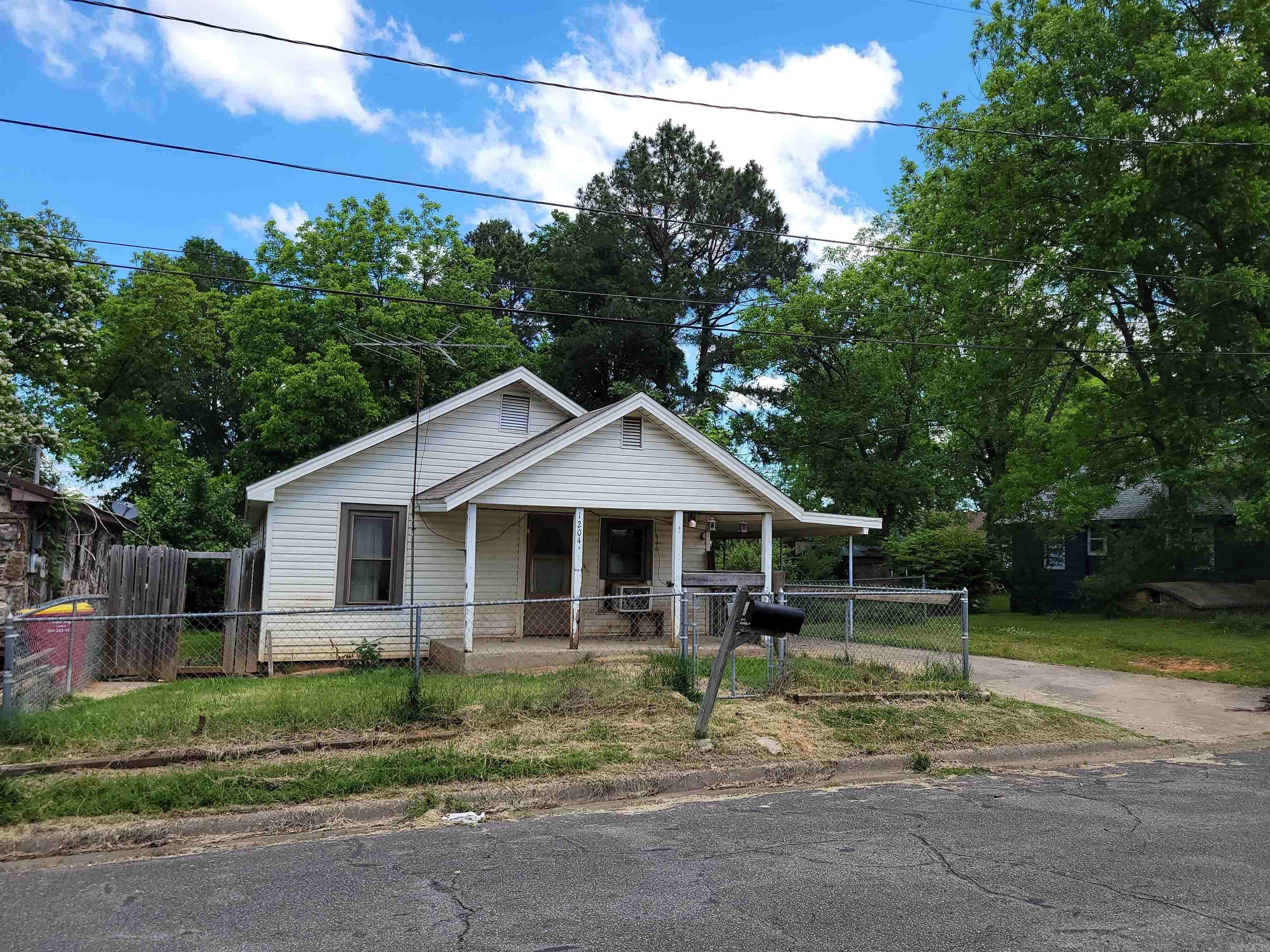 Morrilton, AR 72110,1204 W Rock Street