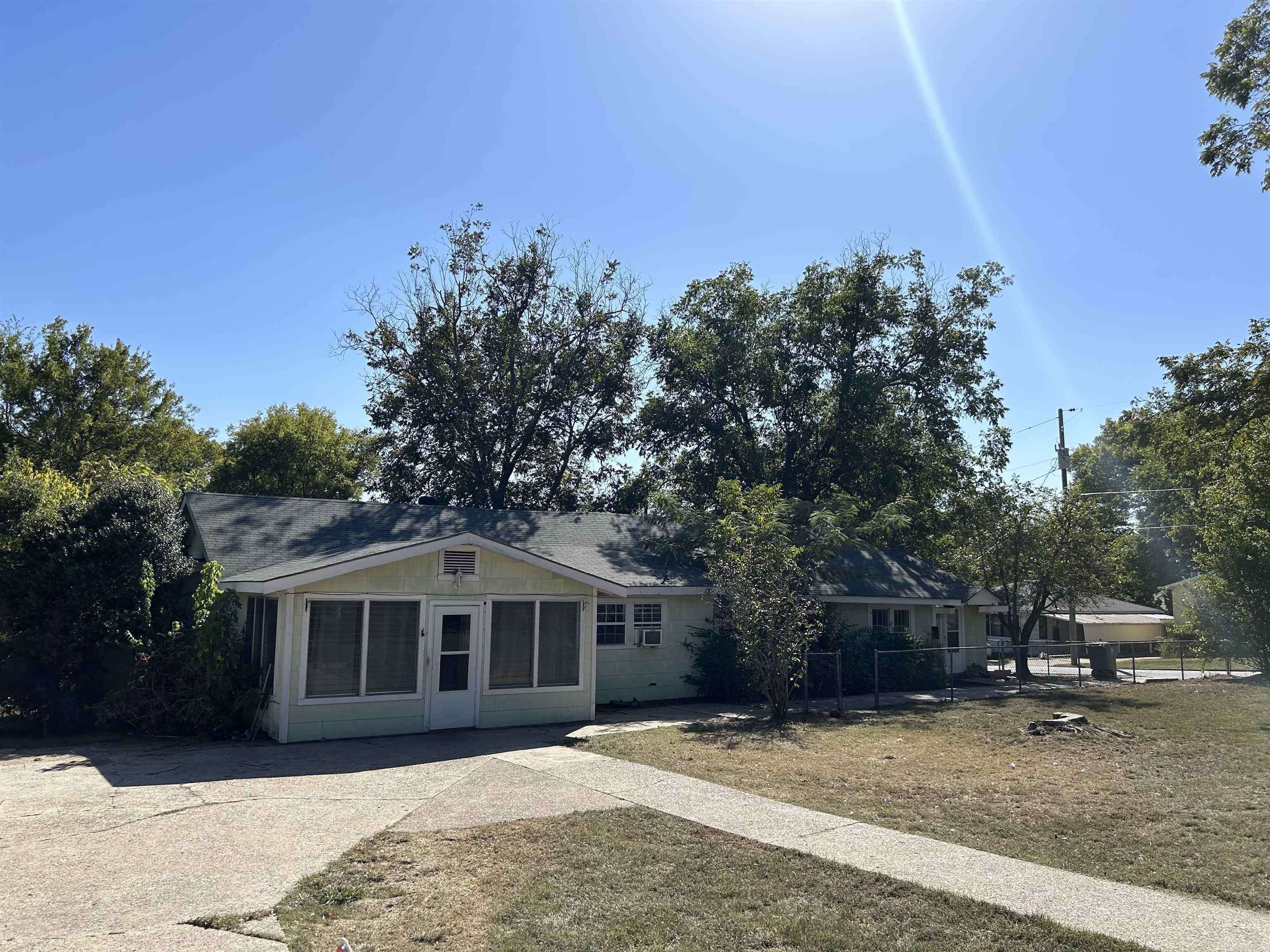 Hot Springs, AR 71913,429 HENDERSON Street1,750